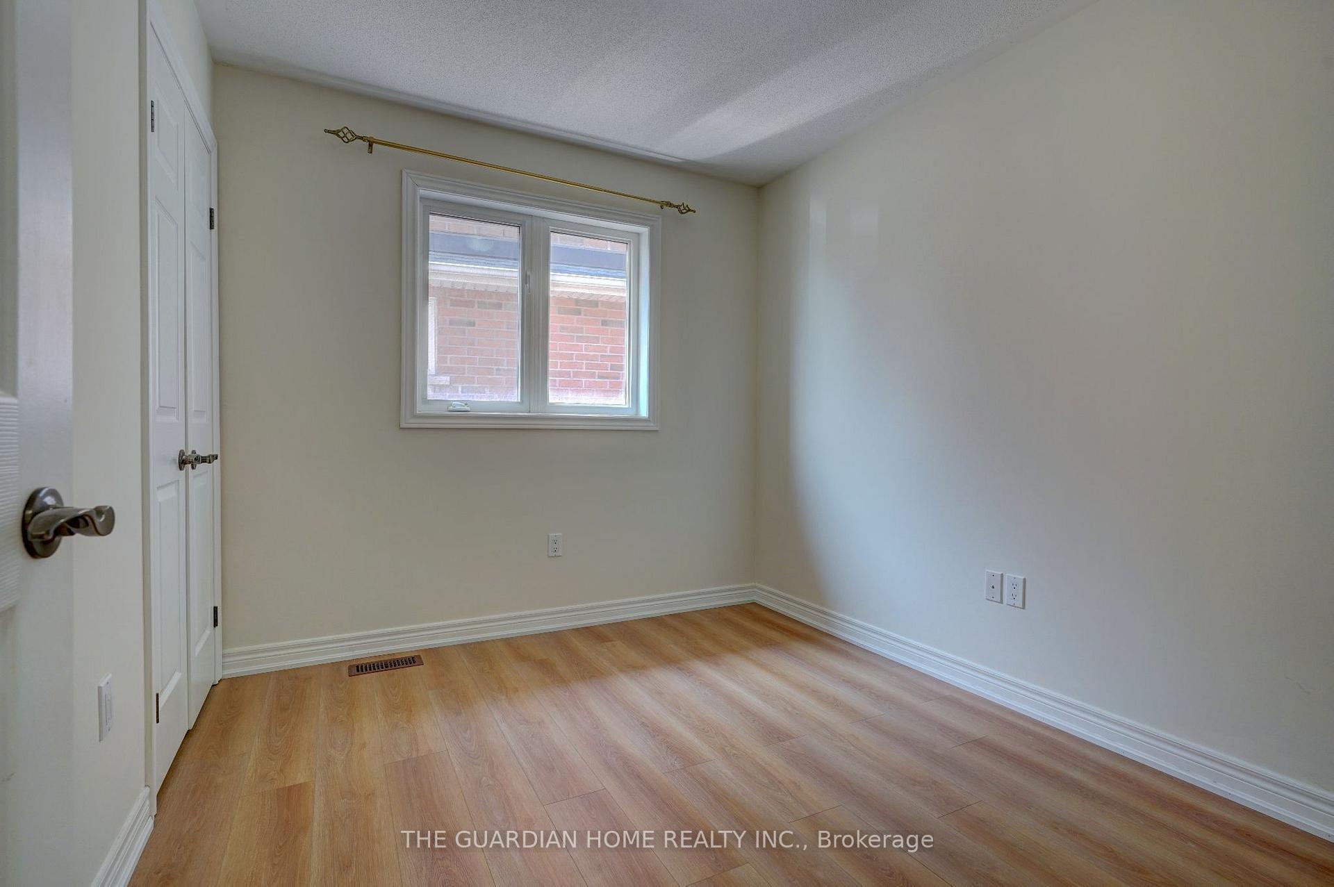 Photo 14 of 20 Barkwin Drive, Etobicoke, Thistletown-Beaumonde Heights — HOMEH