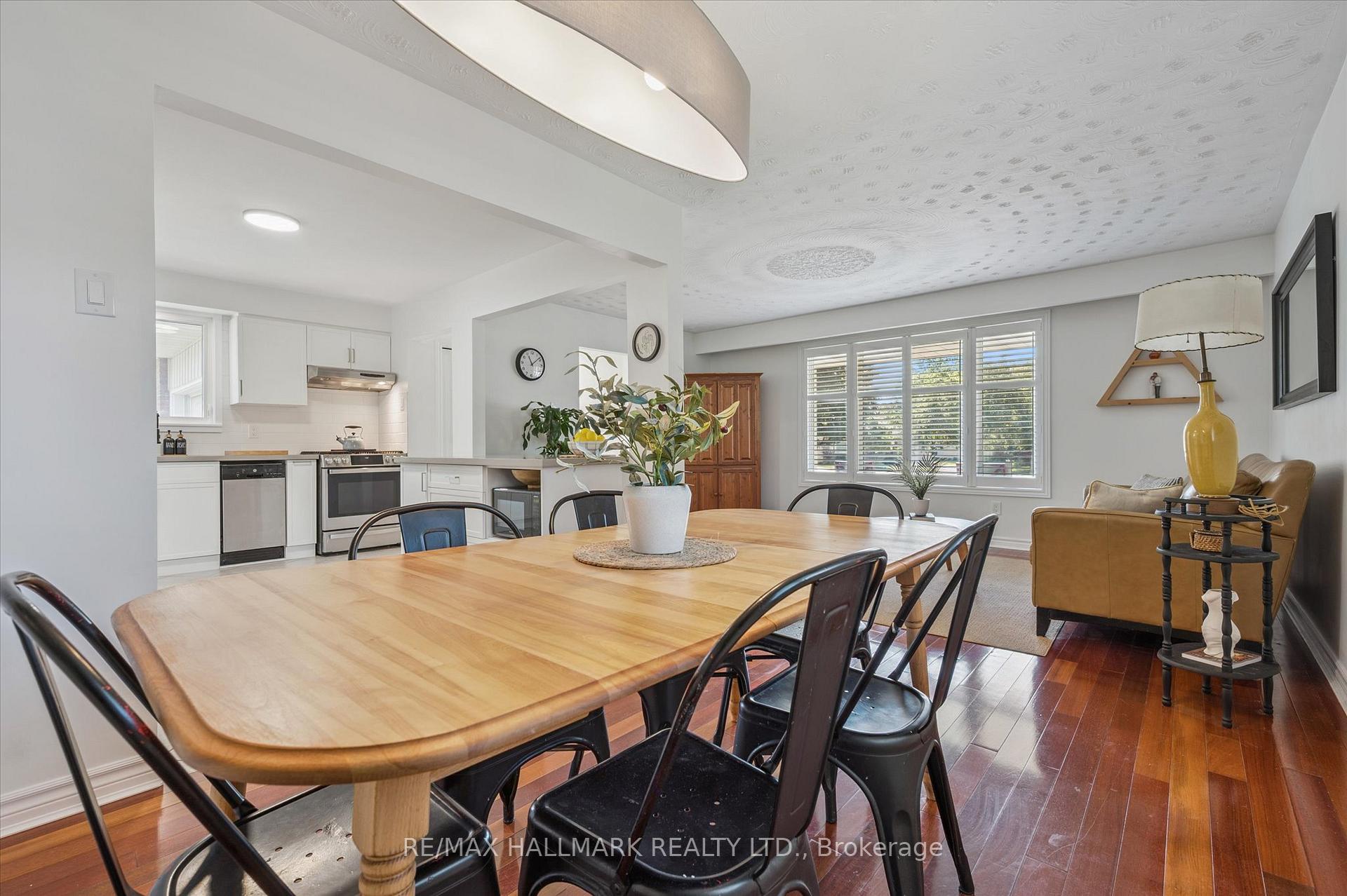 Photo 9 of 32 Warwick Court, Kitchener, Laurentian Hills/Country Hills W — HOMEH