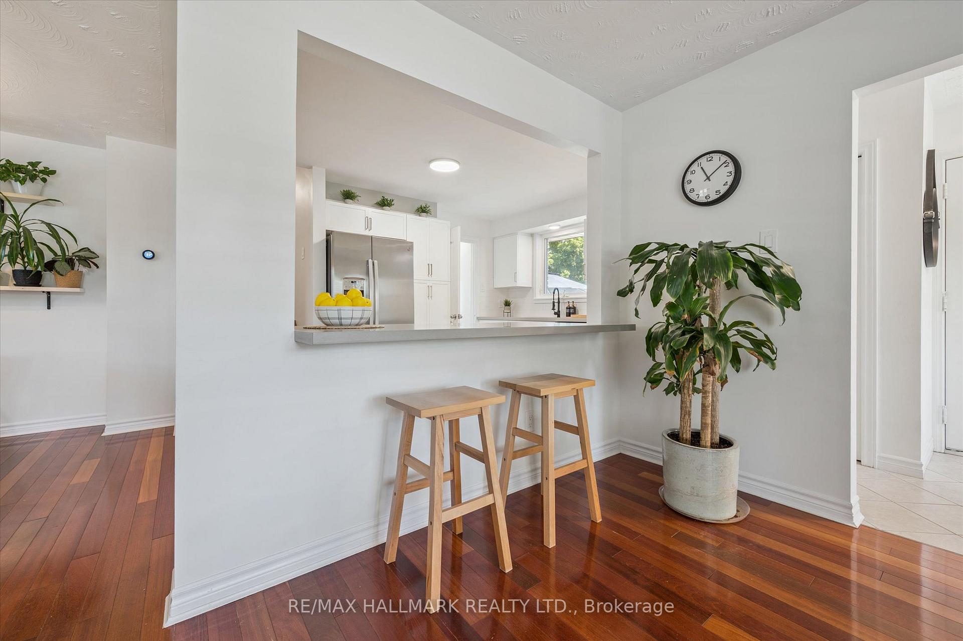 Photo 10 of 32 Warwick Court, Kitchener, Laurentian Hills/Country Hills W — HOMEH