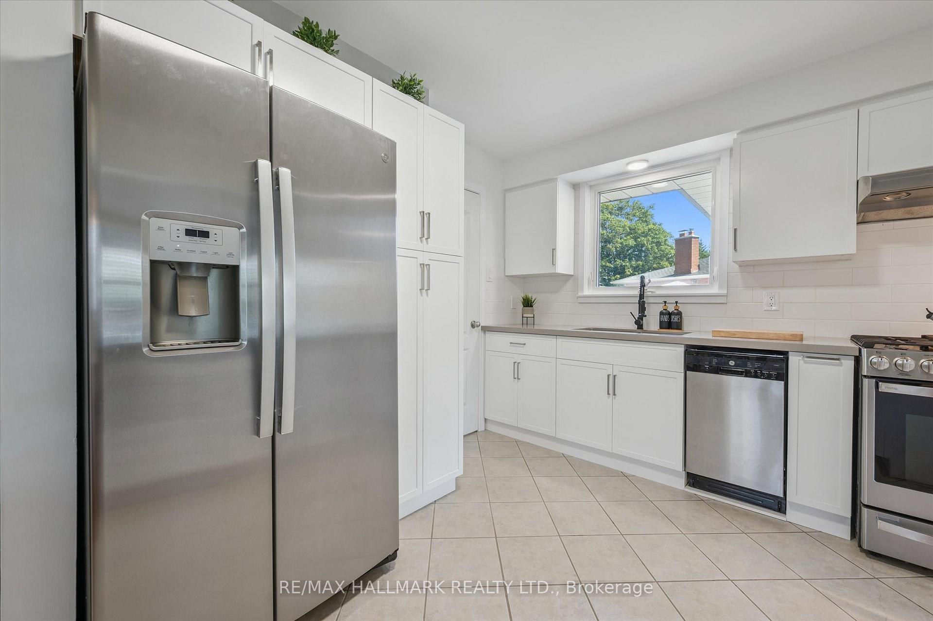 Photo 12 of 32 Warwick Court, Kitchener, Laurentian Hills/Country Hills W — HOMEH