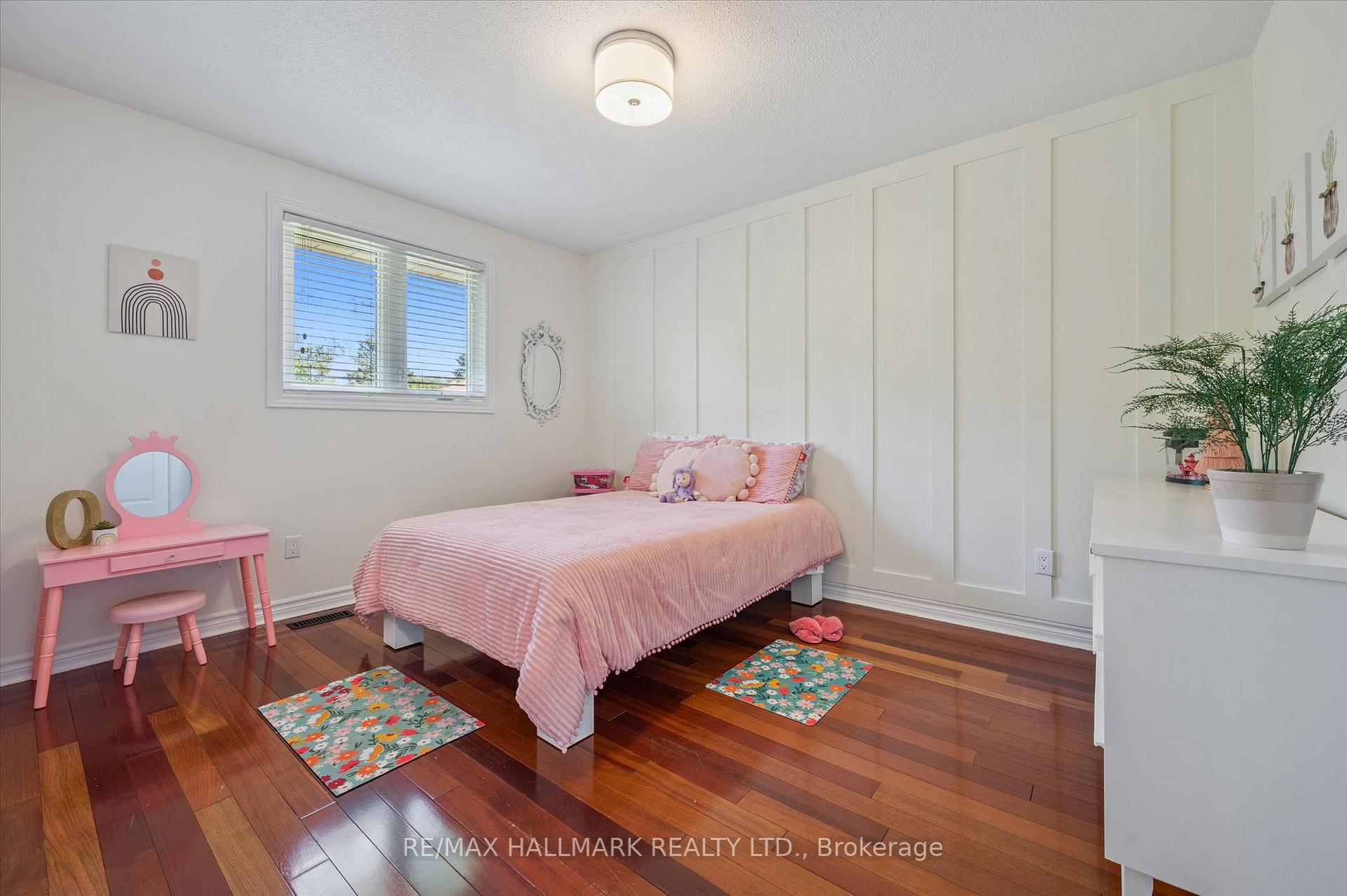 Photo 17 of 32 Warwick Court, Kitchener, Laurentian Hills/Country Hills W — HOMEH
