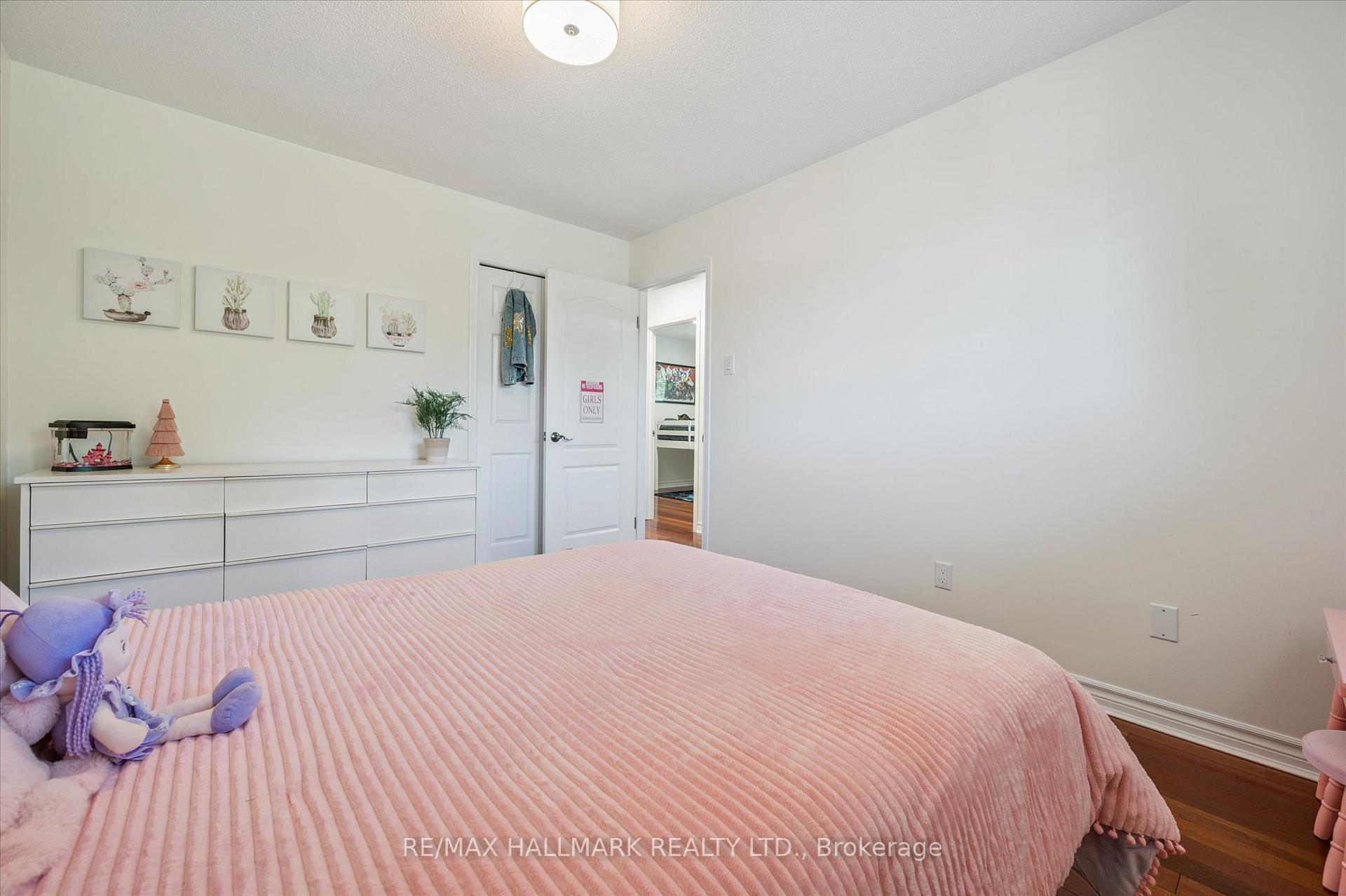 Photo 18 of 32 Warwick Court, Kitchener, Laurentian Hills/Country Hills W — HOMEH