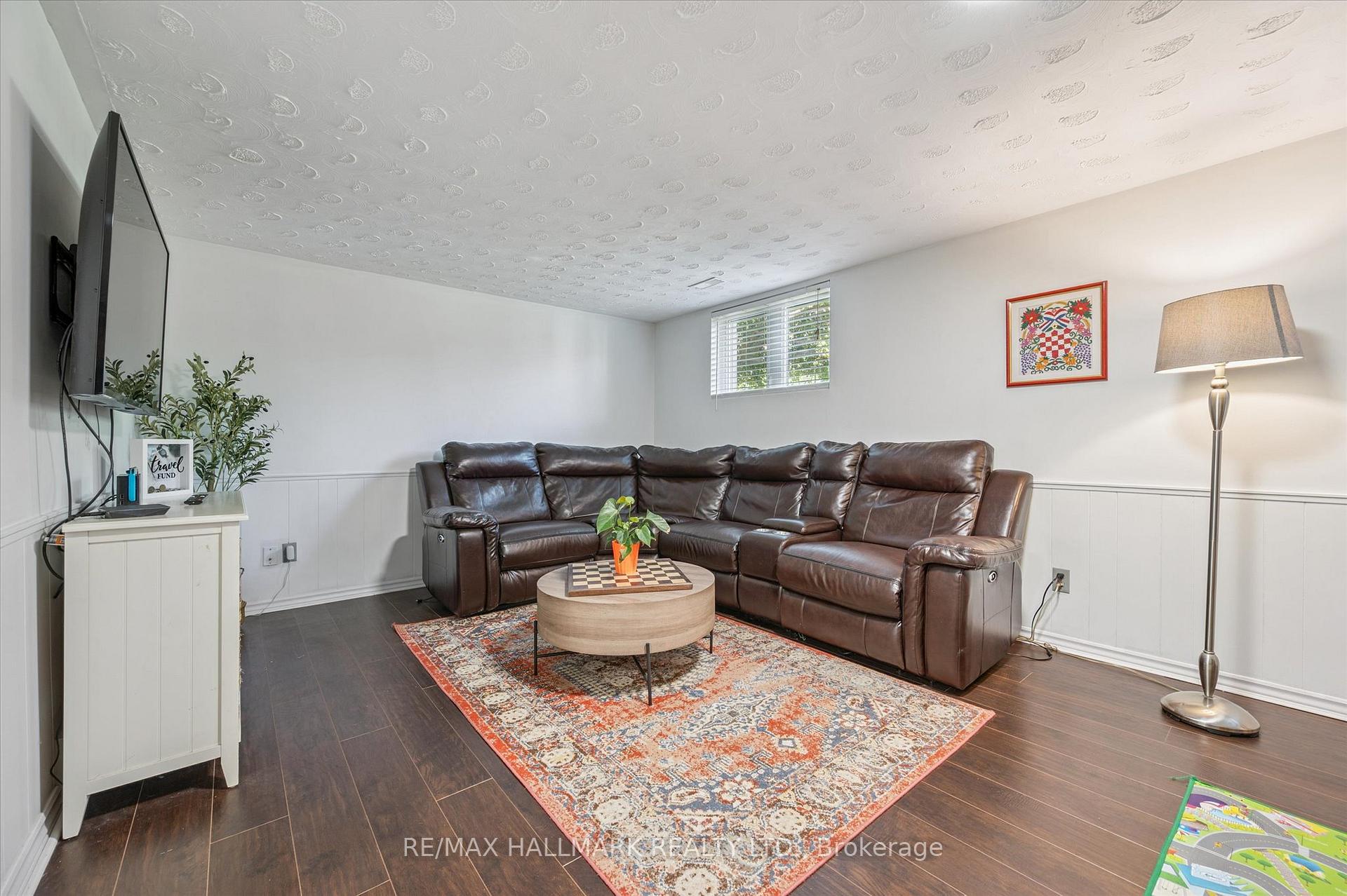 Photo 20 of 32 Warwick Court, Kitchener, Laurentian Hills/Country Hills W — HOMEH