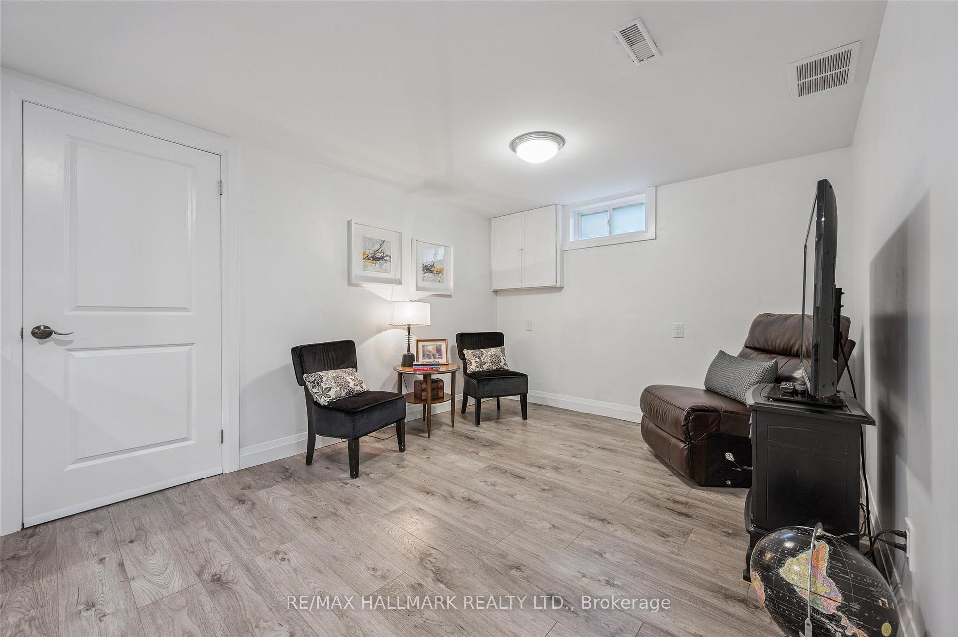 Photo 25 of 32 Warwick Court, Kitchener, Laurentian Hills/Country Hills W — HOMEH