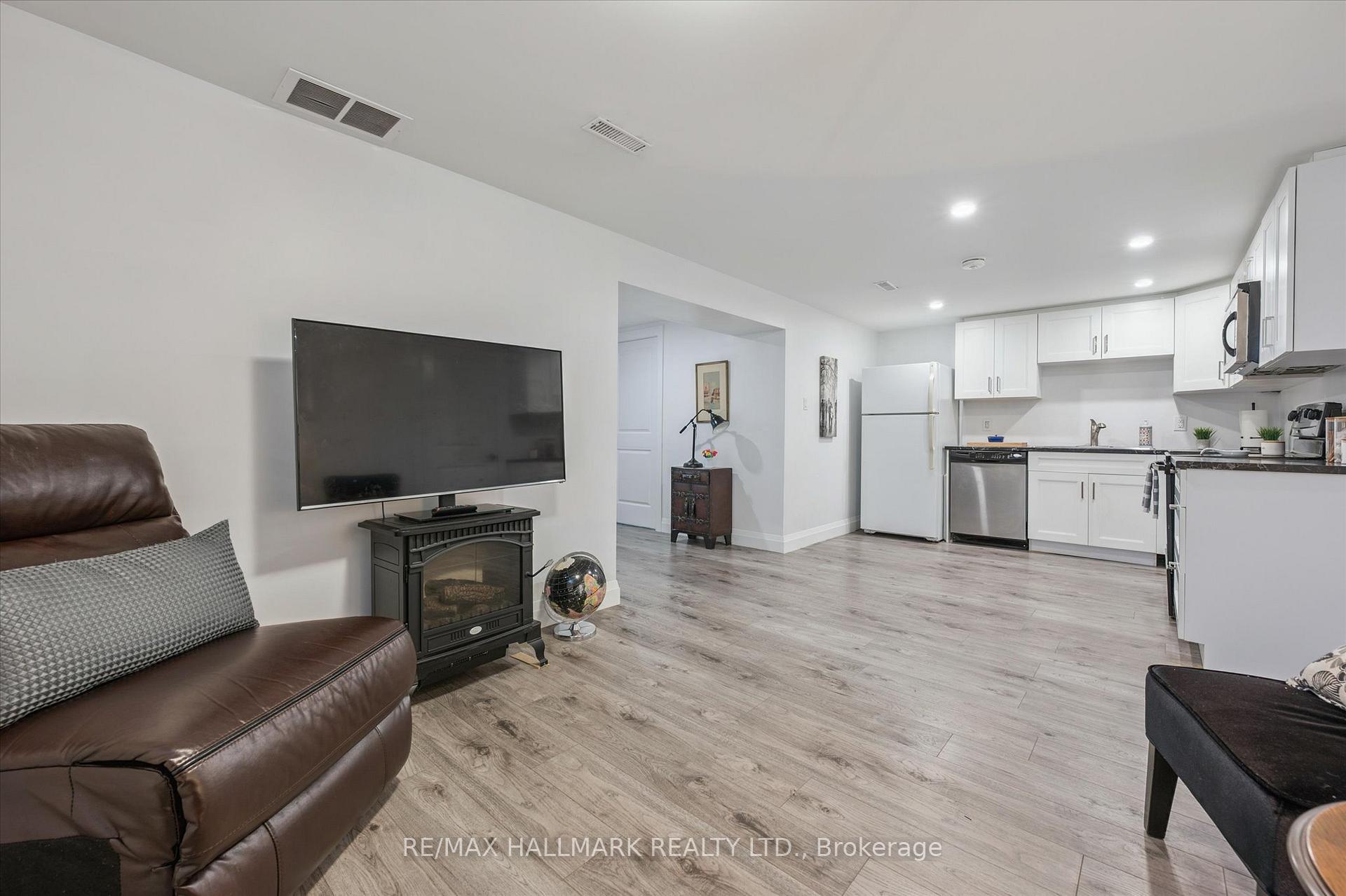 Photo 26 of 32 Warwick Court, Kitchener, Laurentian Hills/Country Hills W — HOMEH