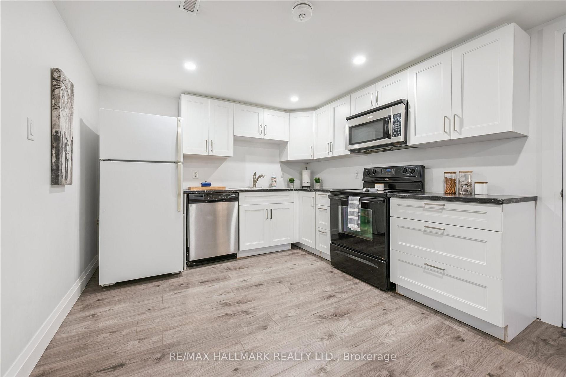 Photo 27 of 32 Warwick Court, Kitchener, Laurentian Hills/Country Hills W — HOMEH