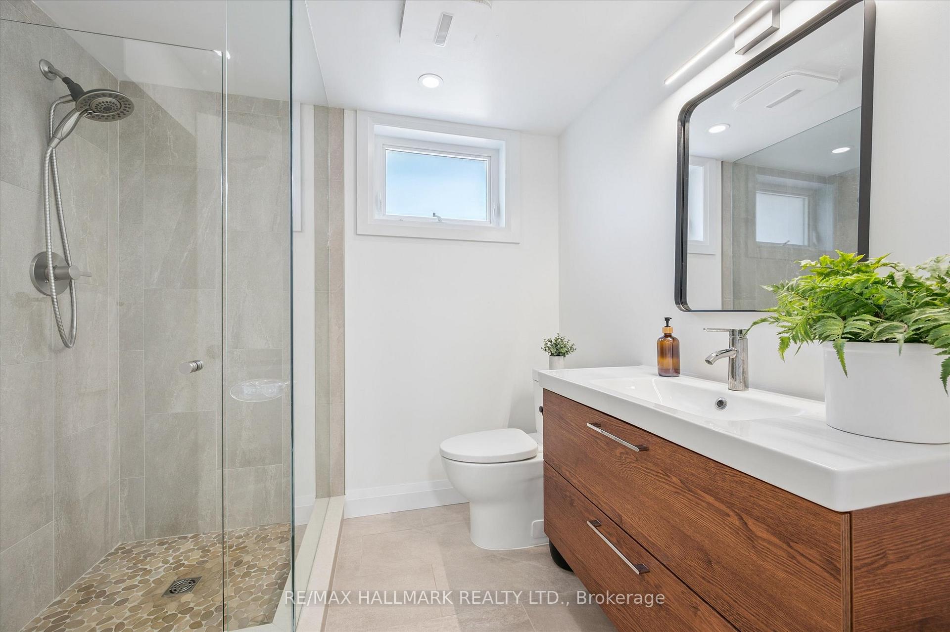 Photo 28 of 32 Warwick Court, Kitchener, Laurentian Hills/Country Hills W — HOMEH