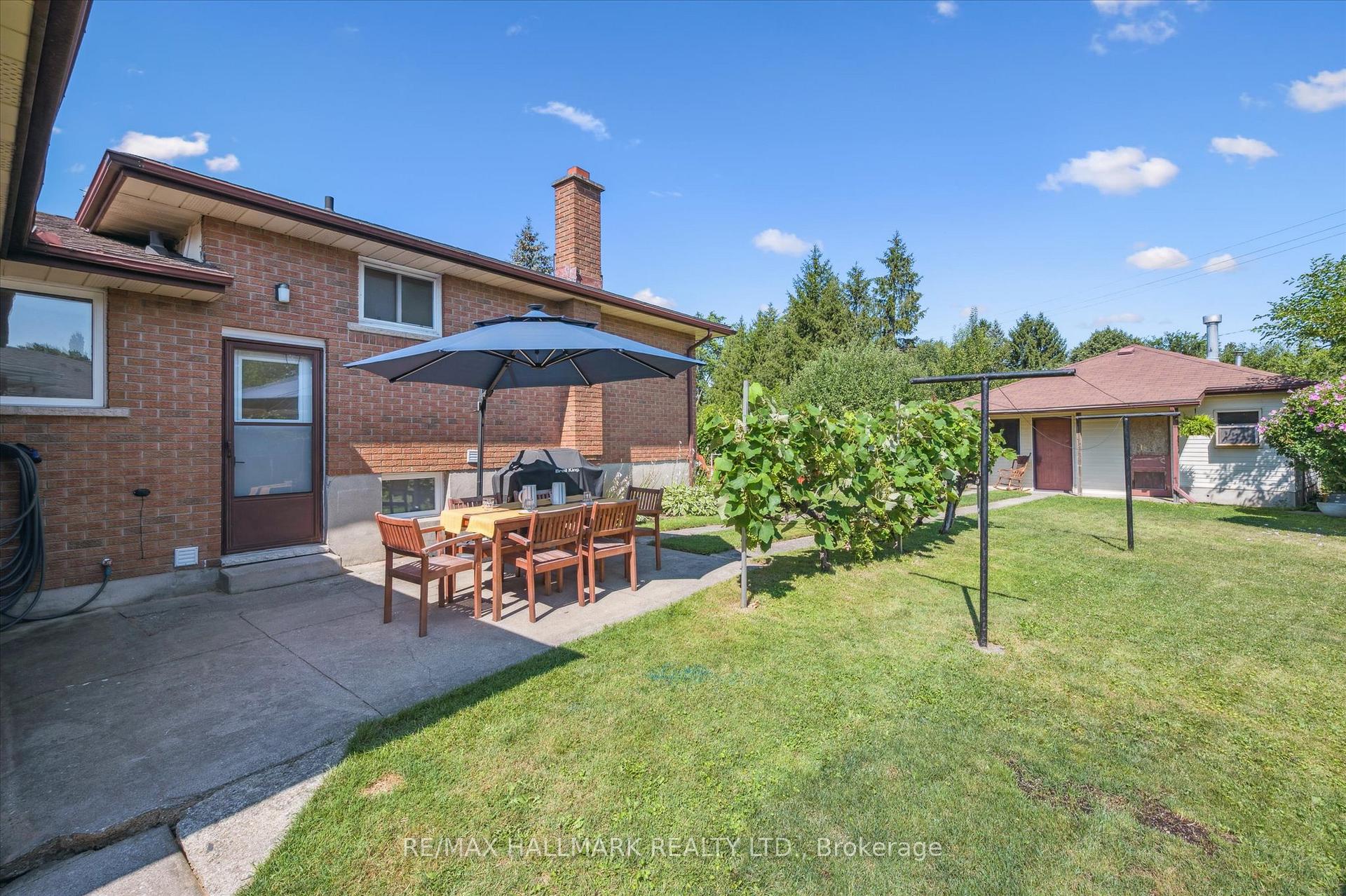 Photo 31 of 32 Warwick Court, Kitchener, Laurentian Hills/Country Hills W — HOMEH