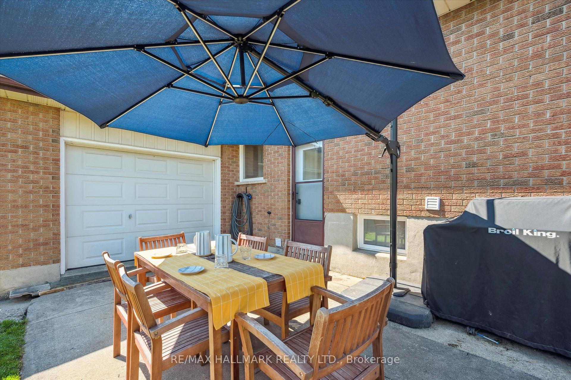 Photo 32 of 32 Warwick Court, Kitchener, Laurentian Hills/Country Hills W — HOMEH