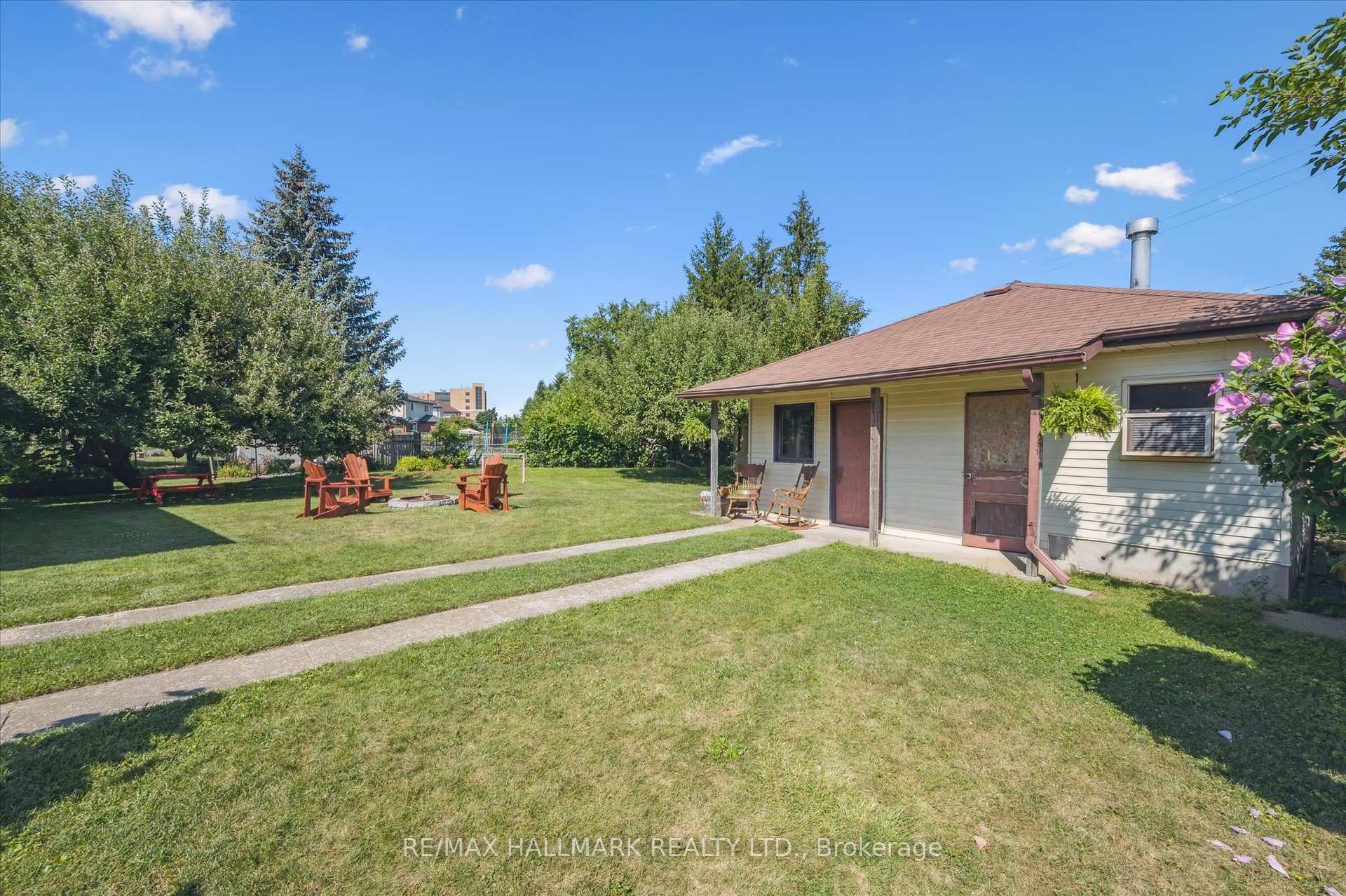 Photo 34 of 32 Warwick Court, Kitchener, Laurentian Hills/Country Hills W — HOMEH