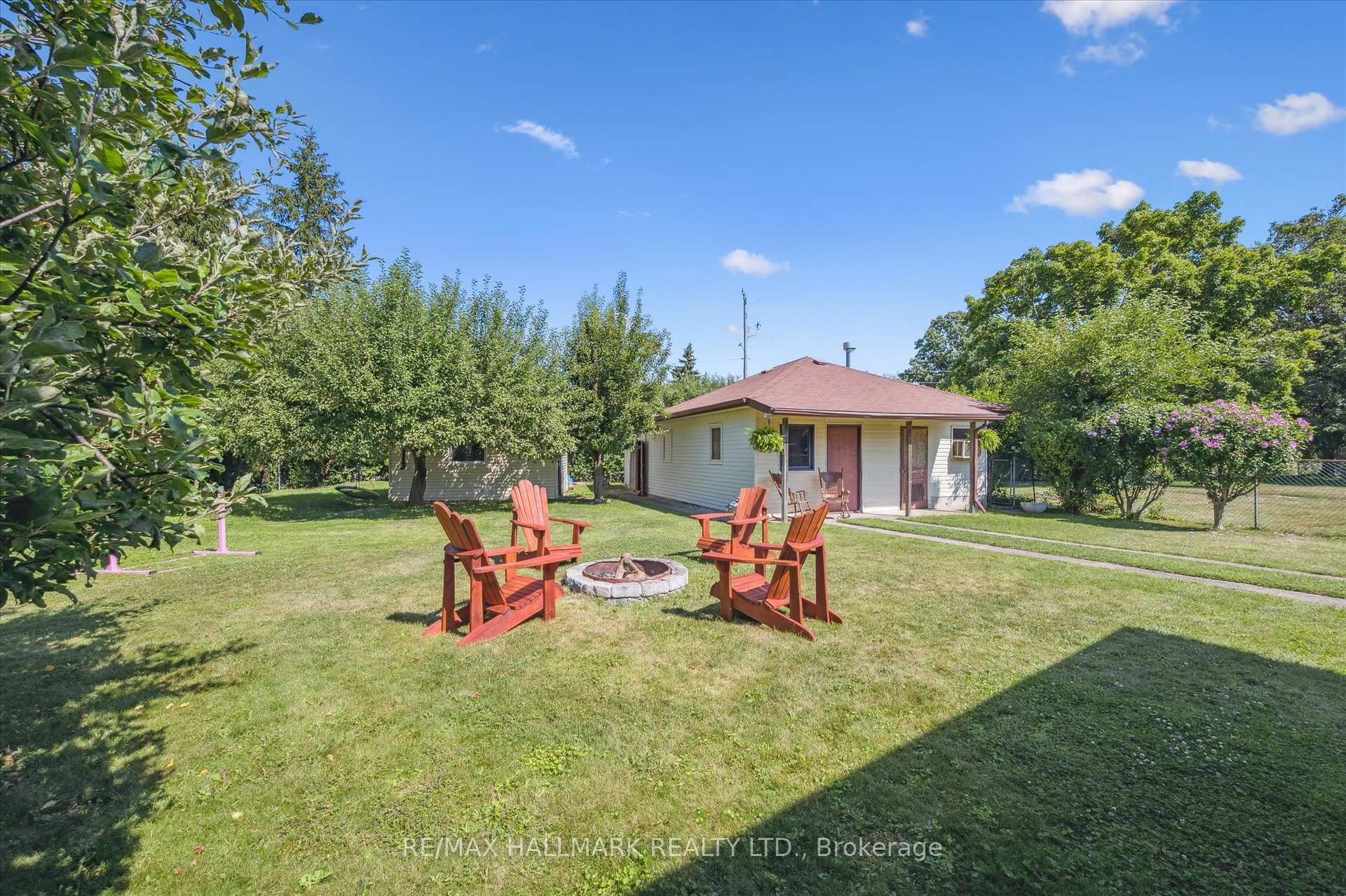 Photo 37 of 32 Warwick Court, Kitchener, Laurentian Hills/Country Hills W — HOMEH