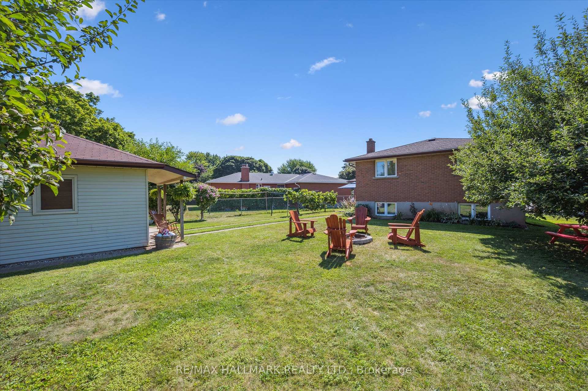 Photo 38 of 32 Warwick Court, Kitchener, Laurentian Hills/Country Hills W — HOMEH
