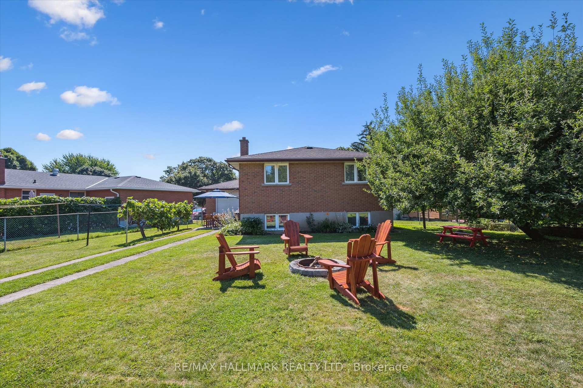 Photo 39 of 32 Warwick Court, Kitchener, Laurentian Hills/Country Hills W — HOMEH