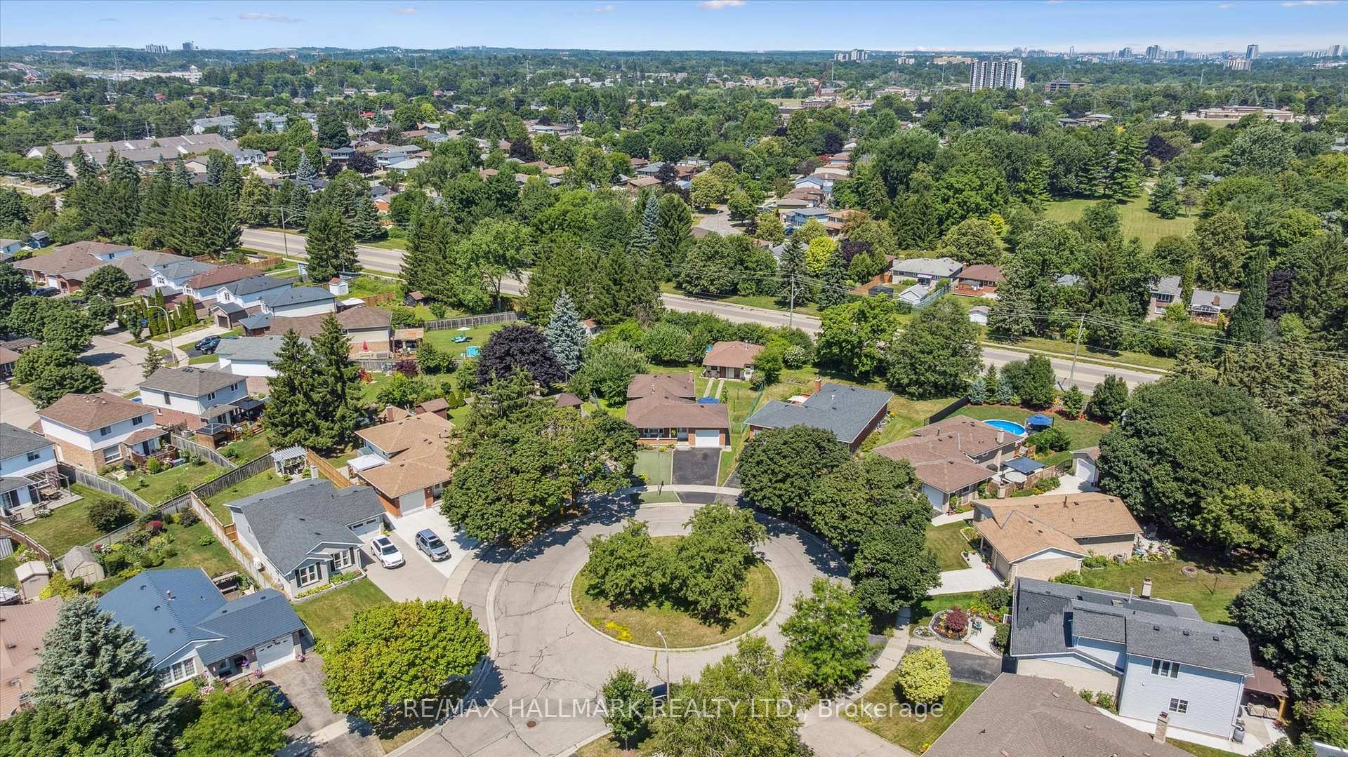 Photo 41 of 32 Warwick Court, Kitchener, Laurentian Hills/Country Hills W — HOMEH