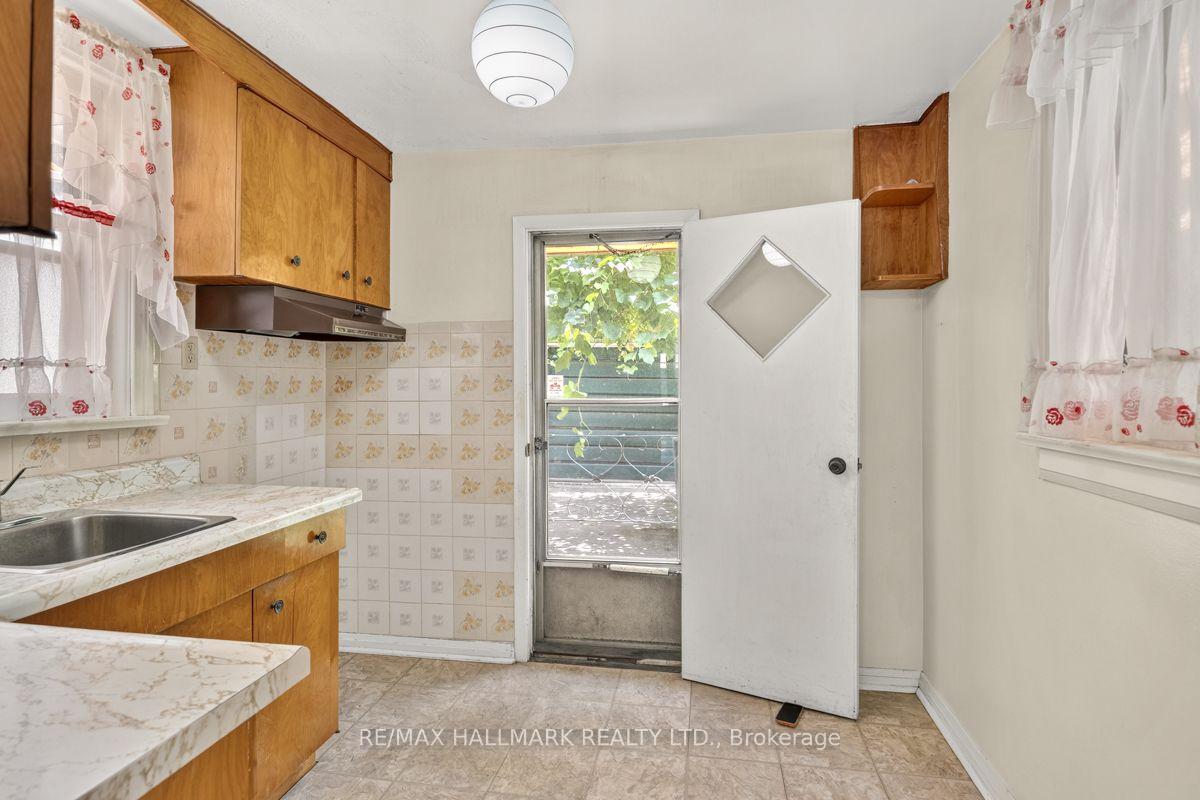 Photo 15 of 511 Northcliffe Boulevard, Toronto, Oakwood Village — HOMEH