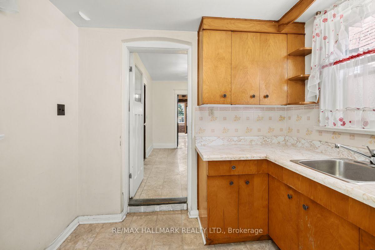 Photo 16 of 511 Northcliffe Boulevard, Toronto, Oakwood Village — HOMEH
