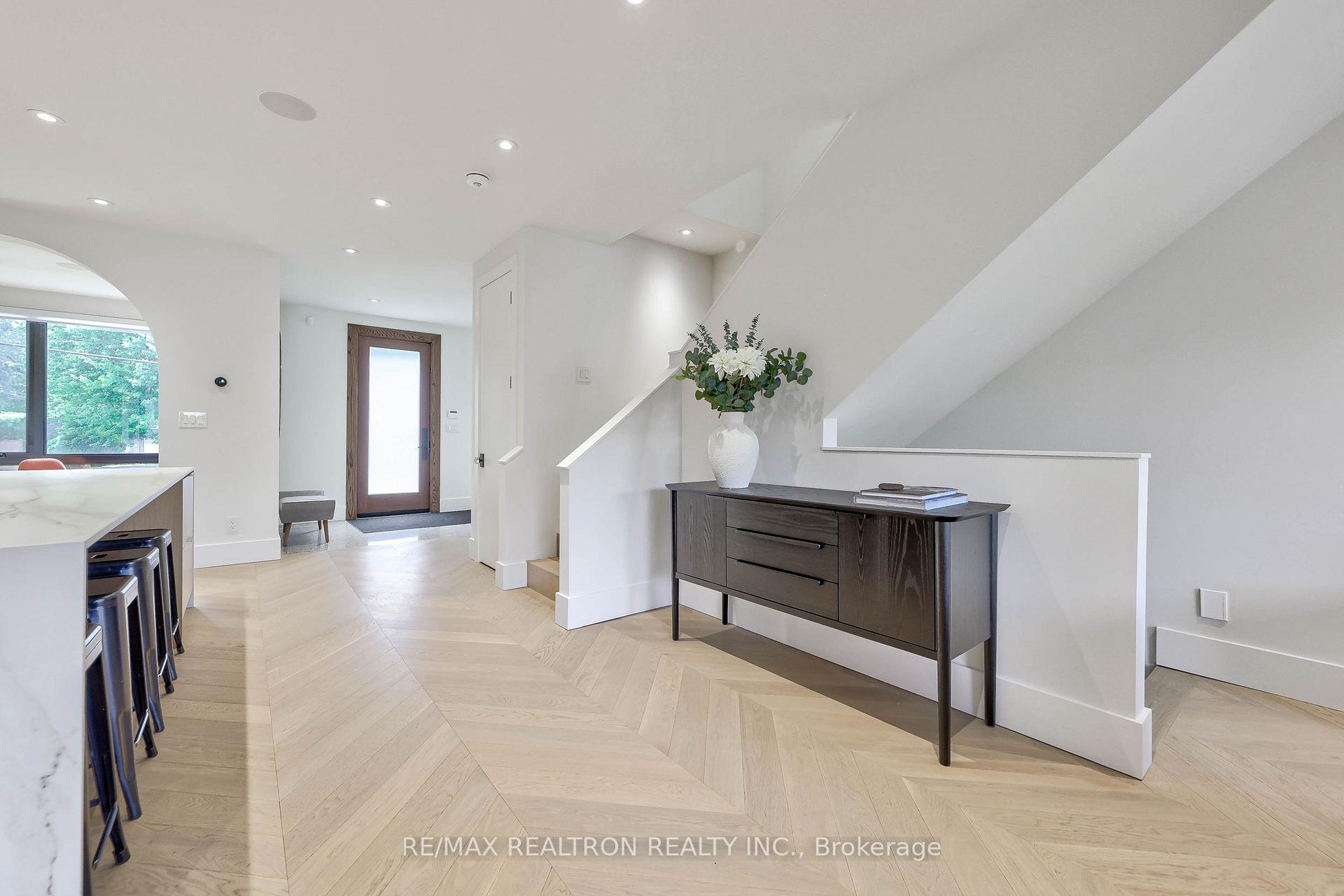 Photo 5 of 308 Ridley Boulevard, North York, Lansing-Westgate — HOMEH