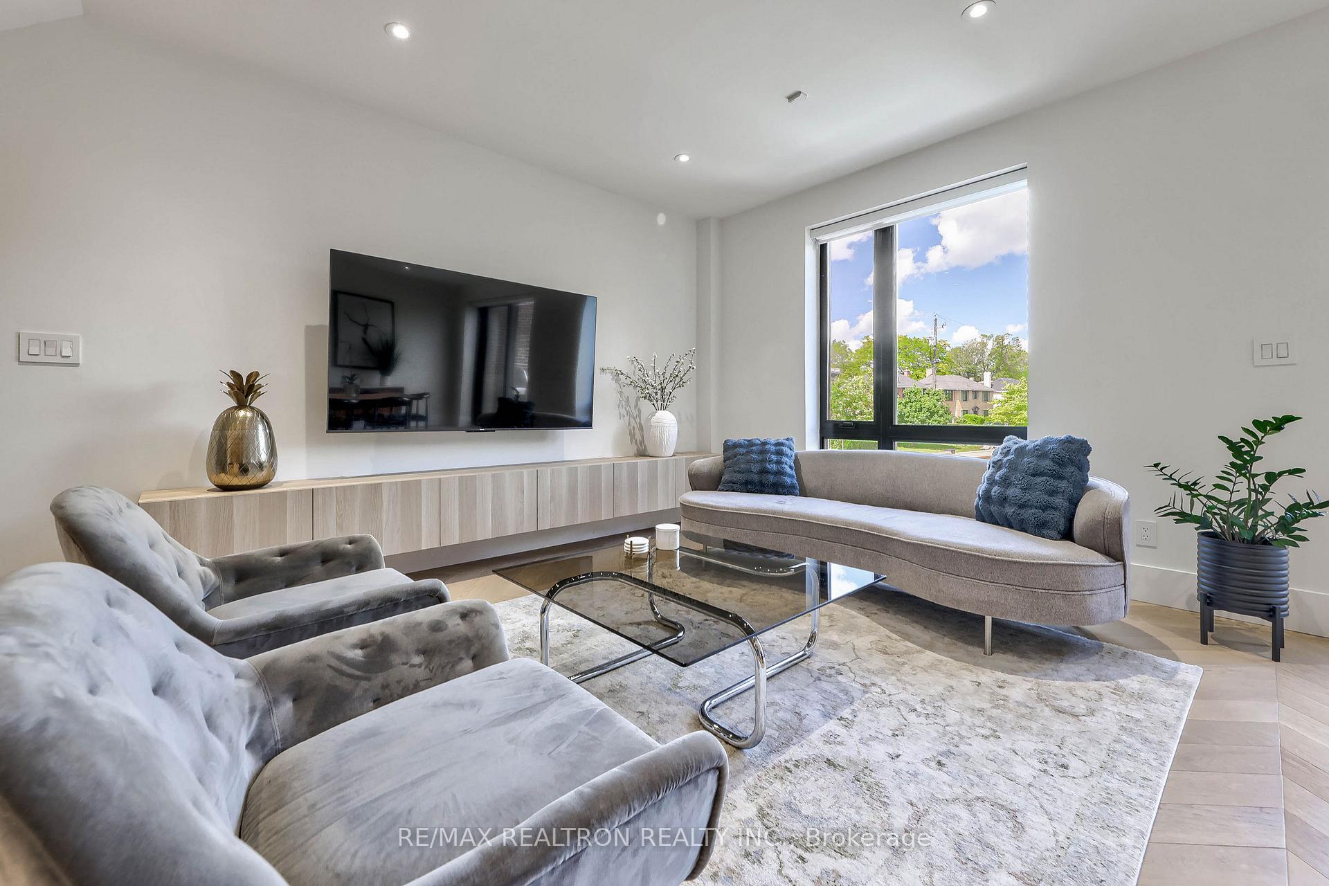Photo 6 of 308 Ridley Boulevard, North York, Lansing-Westgate — HOMEH
