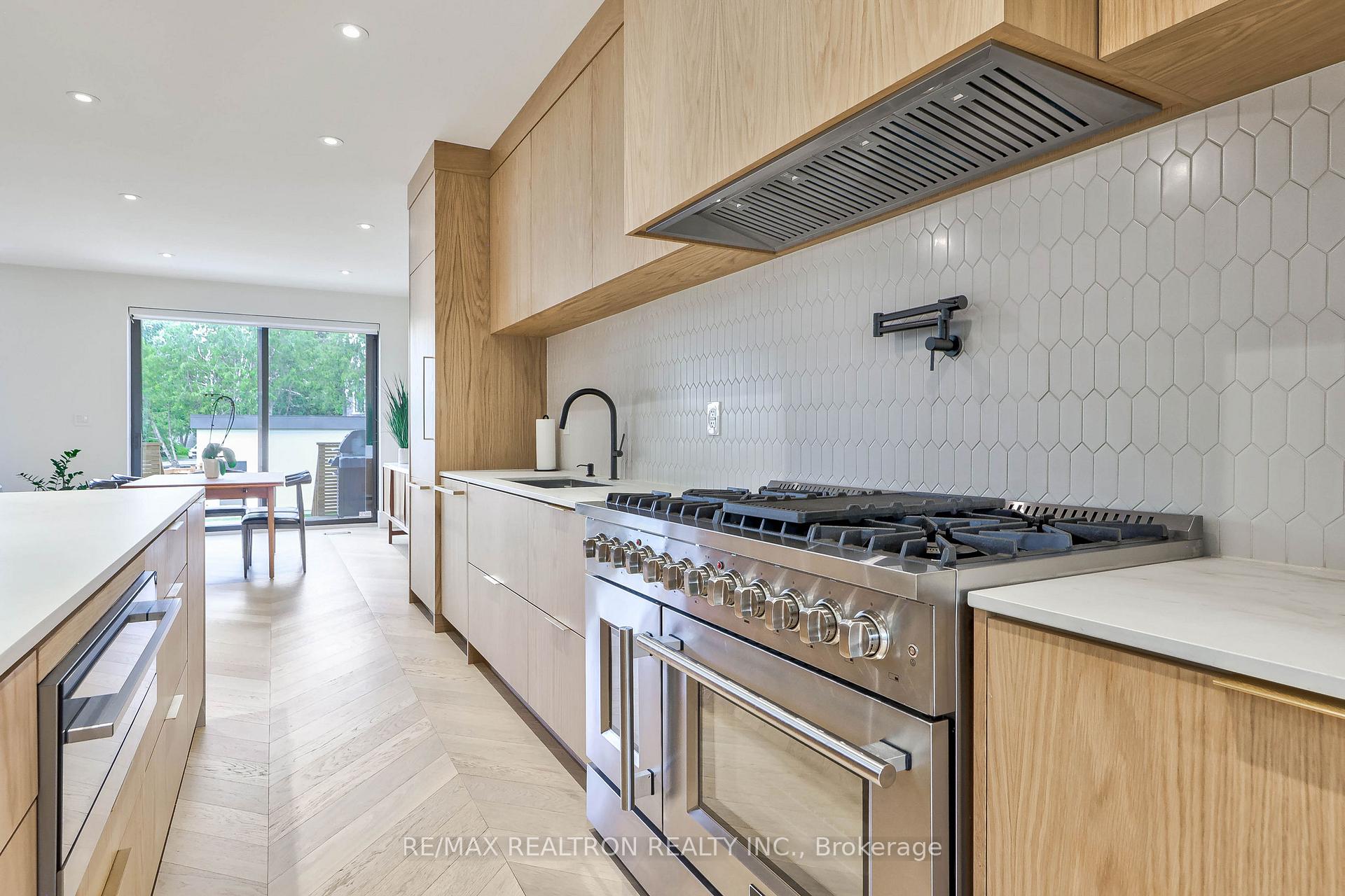Photo 12 of 308 Ridley Boulevard, North York, Lansing-Westgate — HOMEH