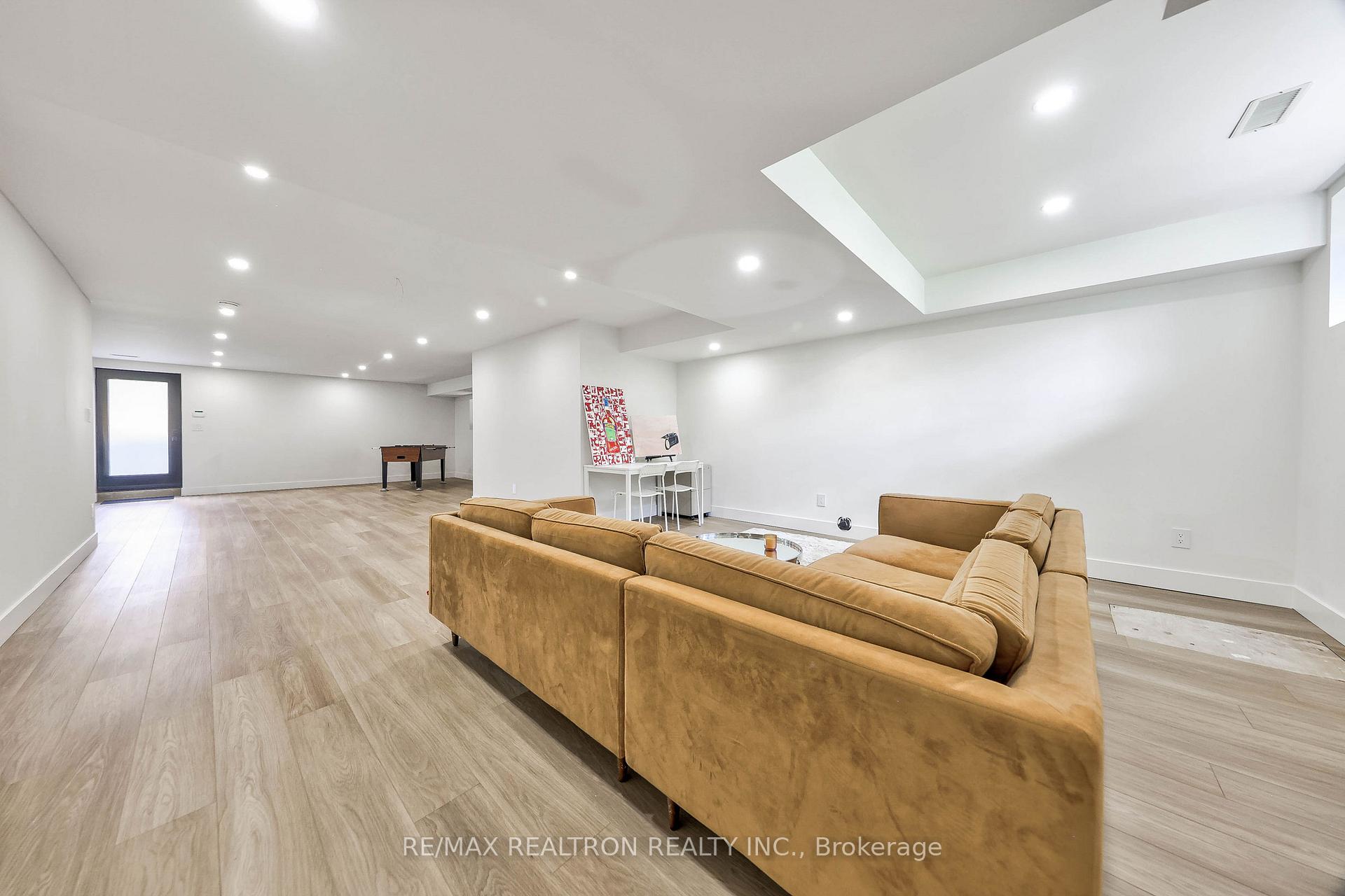 Photo 30 of 308 Ridley Boulevard, North York, Lansing-Westgate — HOMEH