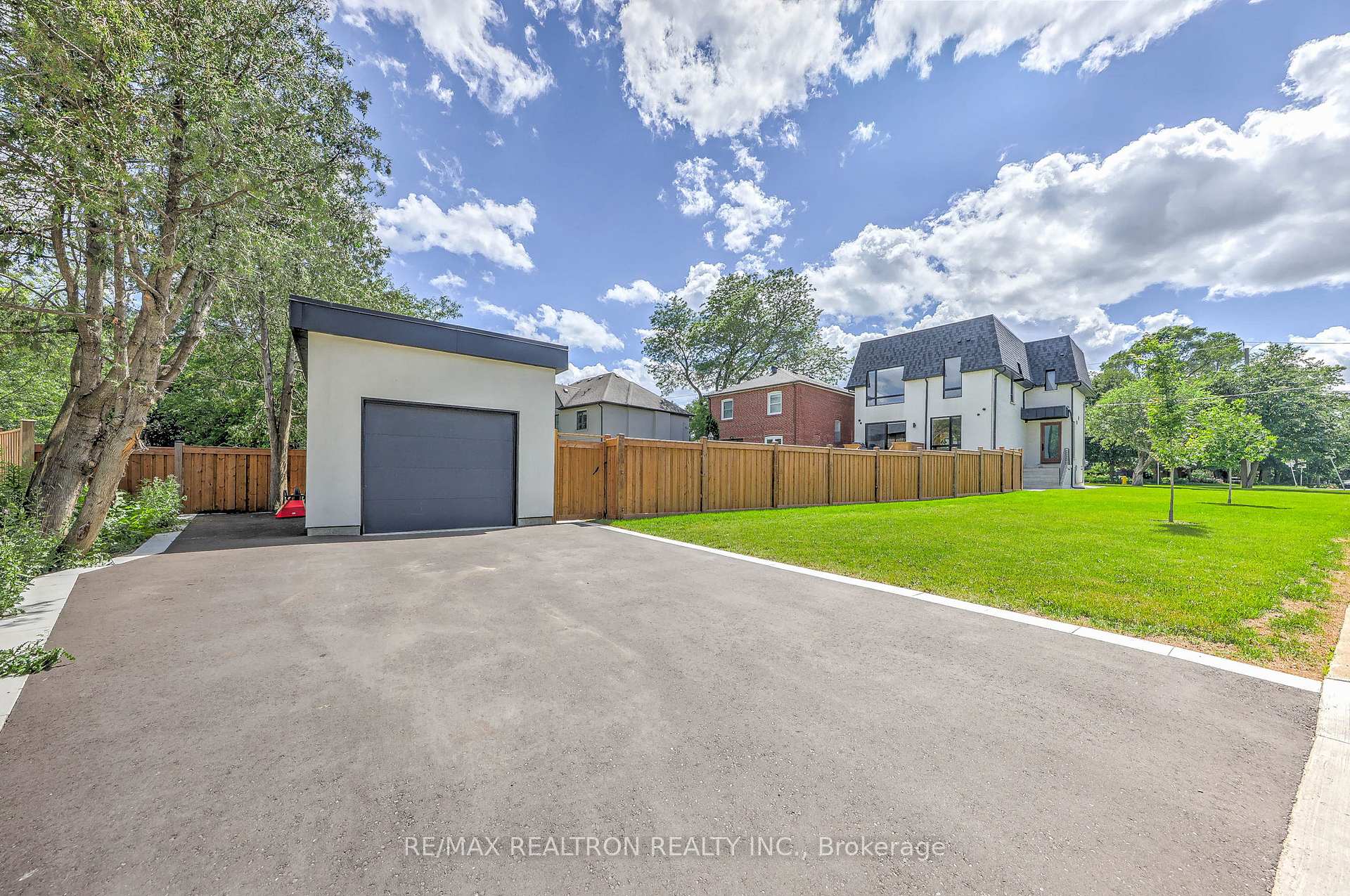 Photo 39 of 308 Ridley Boulevard, North York, Lansing-Westgate — HOMEH