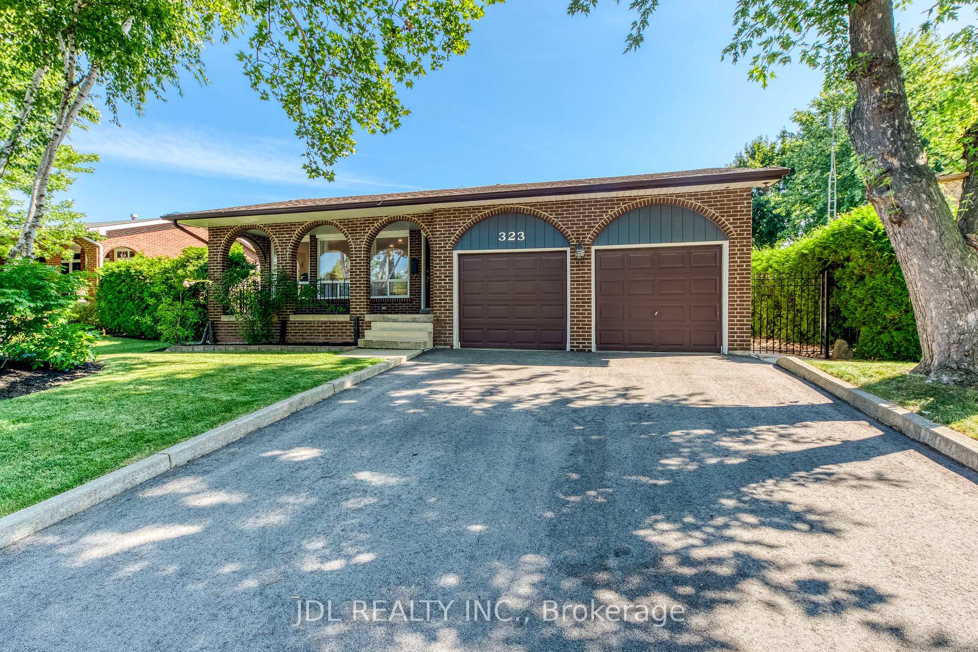 Photo 1 of 323 Warminster Drive S, Oakville, West — HOMEH