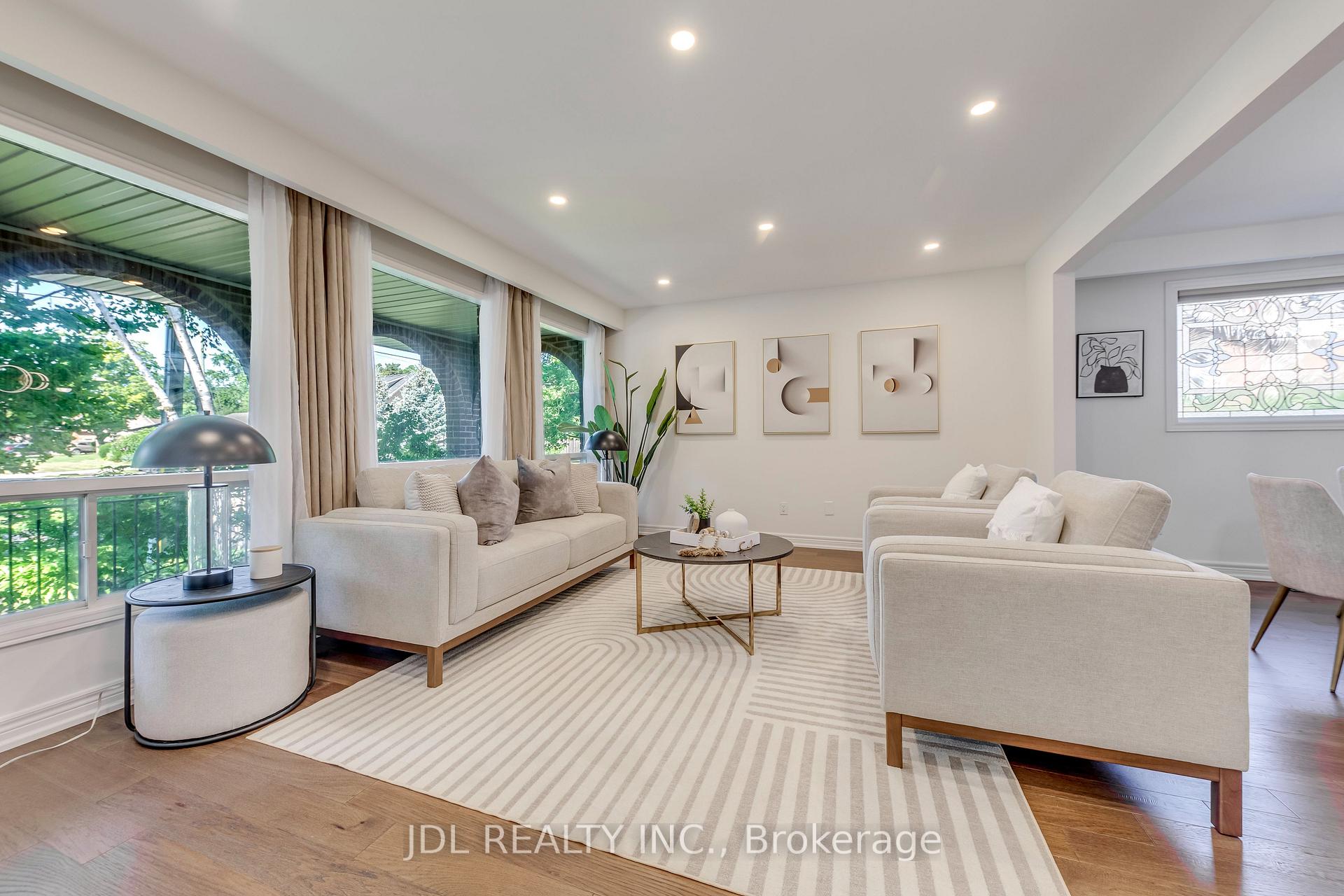 Photo 6 of 323 Warminster Drive S, Oakville, West — HOMEH