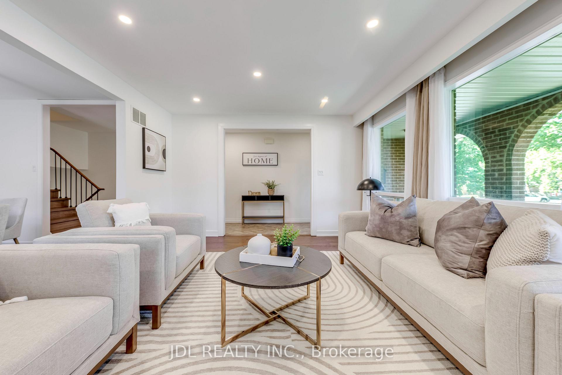 Photo 7 of 323 Warminster Drive S, Oakville, West — HOMEH