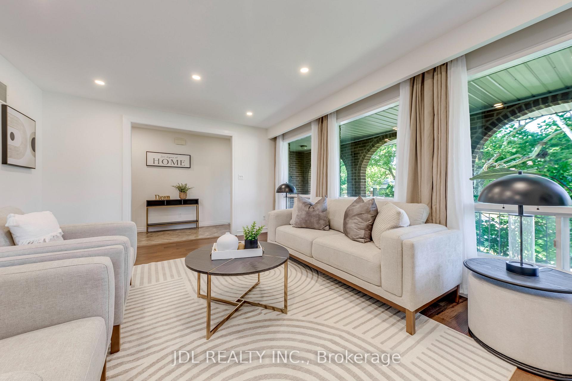 Photo 8 of 323 Warminster Drive S, Oakville, West — HOMEH