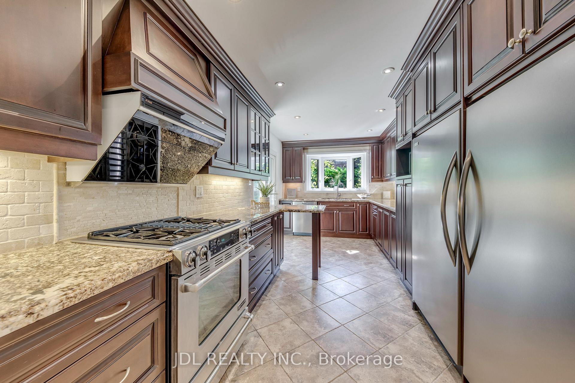 Photo 15 of 323 Warminster Drive S, Oakville, West — HOMEH