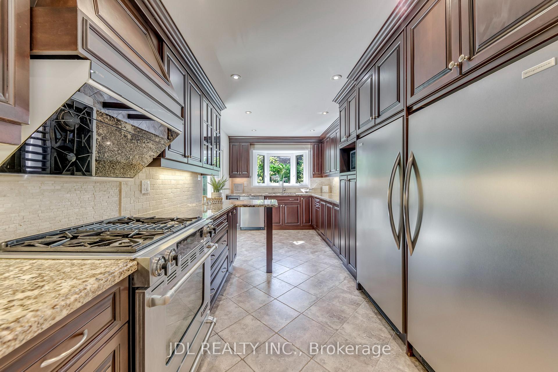 Photo 16 of 323 Warminster Drive S, Oakville, West — HOMEH
