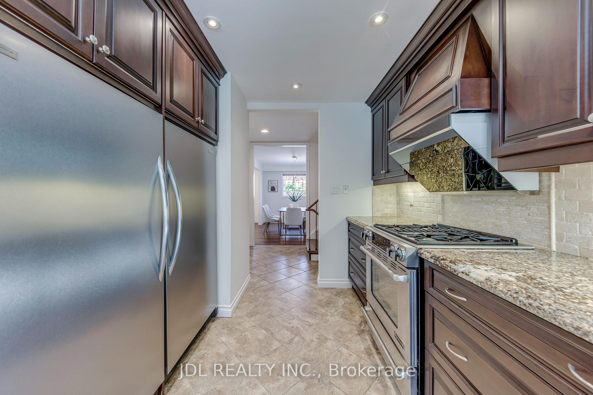 Photo 18 of 323 Warminster Drive S, Oakville, West — HOMEH