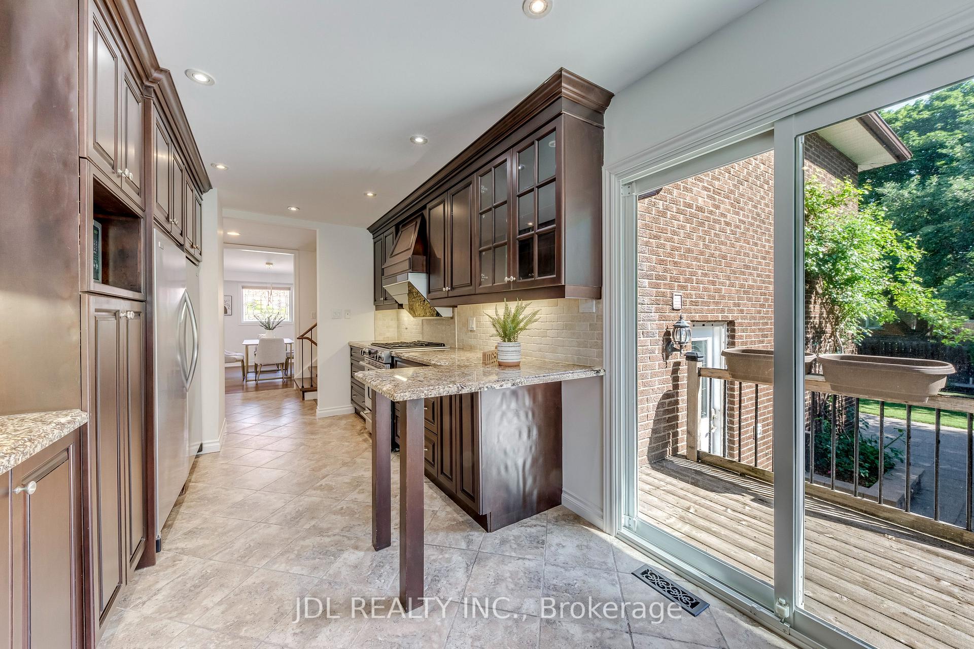 Photo 19 of 323 Warminster Drive S, Oakville, West — HOMEH