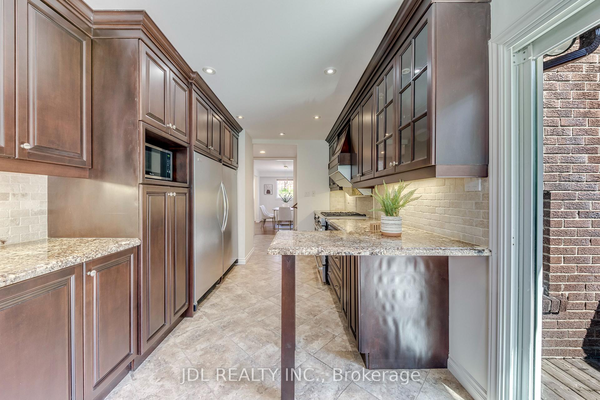 Photo 20 of 323 Warminster Drive S, Oakville, West — HOMEH