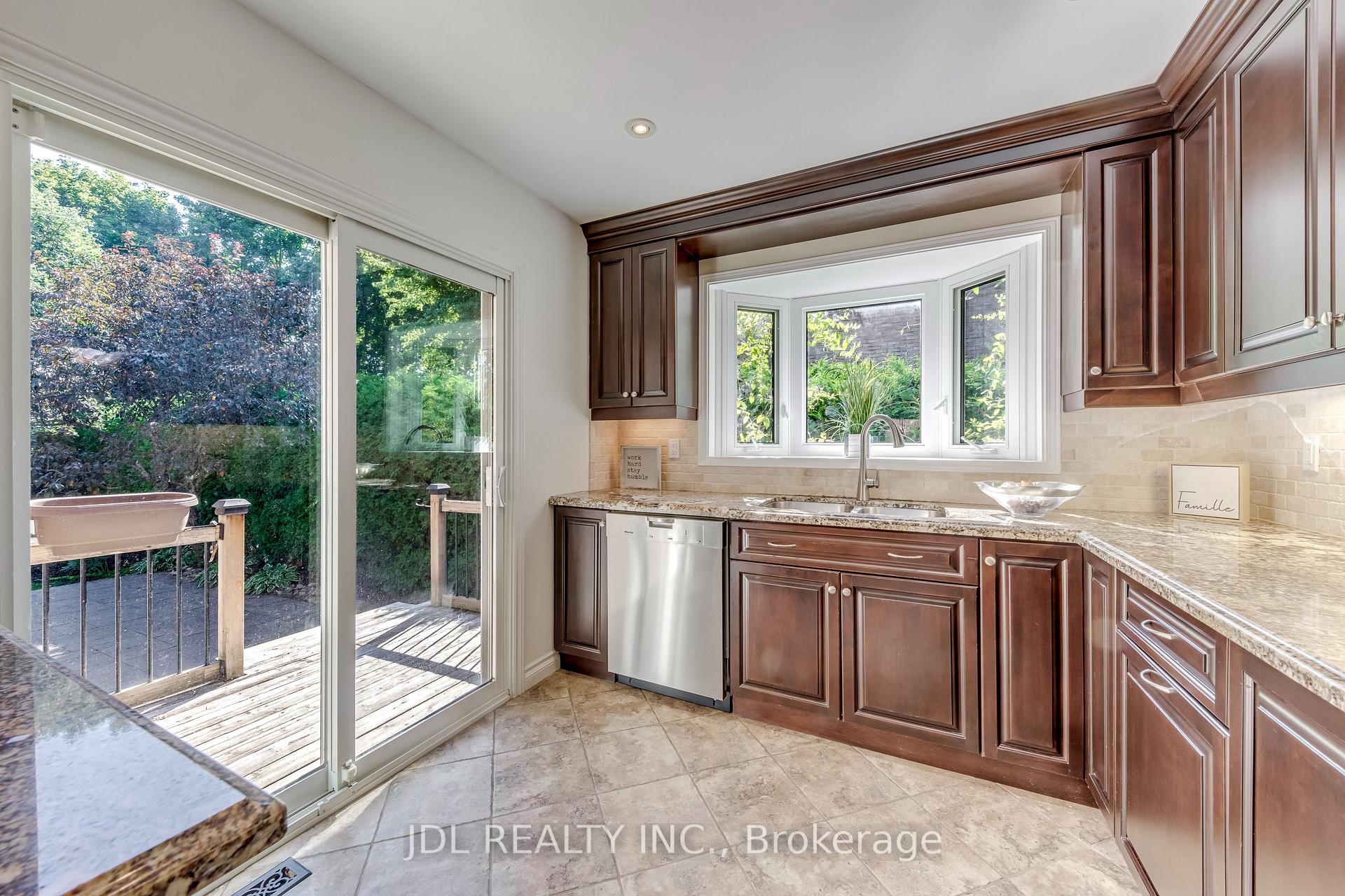 Photo 21 of 323 Warminster Drive S, Oakville, West — HOMEH