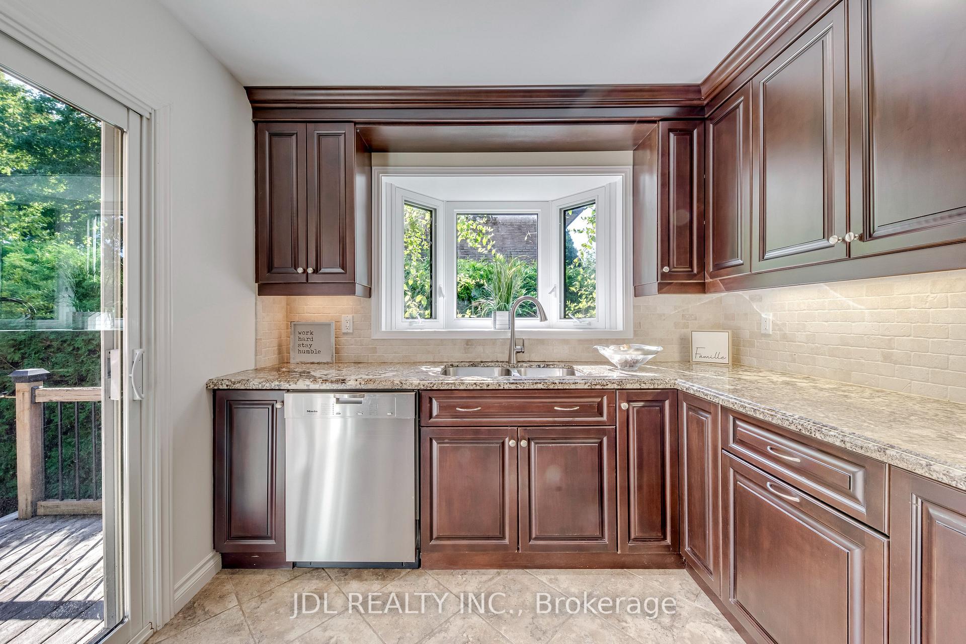 Photo 22 of 323 Warminster Drive S, Oakville, West — HOMEH