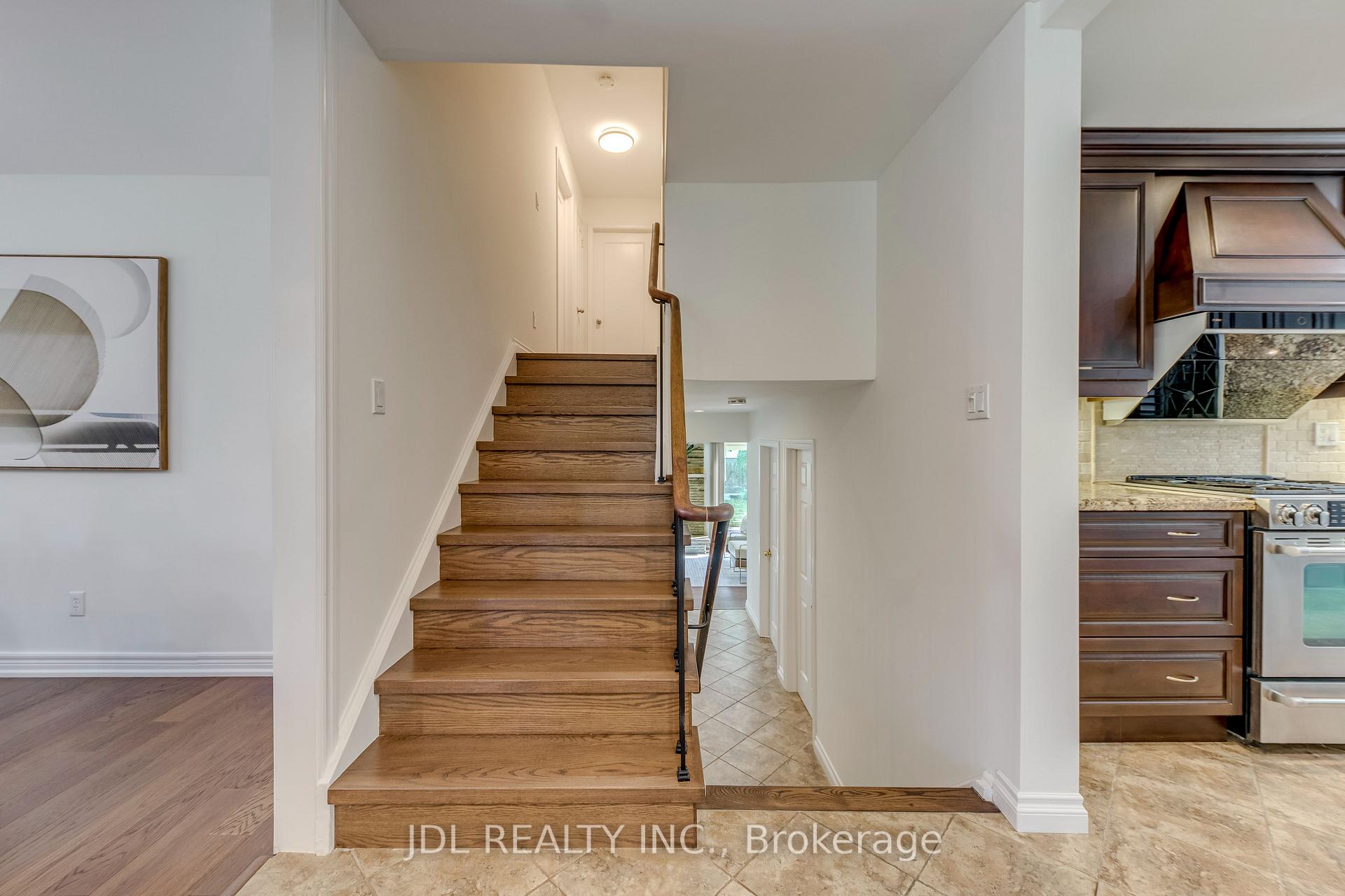 Photo 29 of 323 Warminster Drive S, Oakville, West — HOMEH