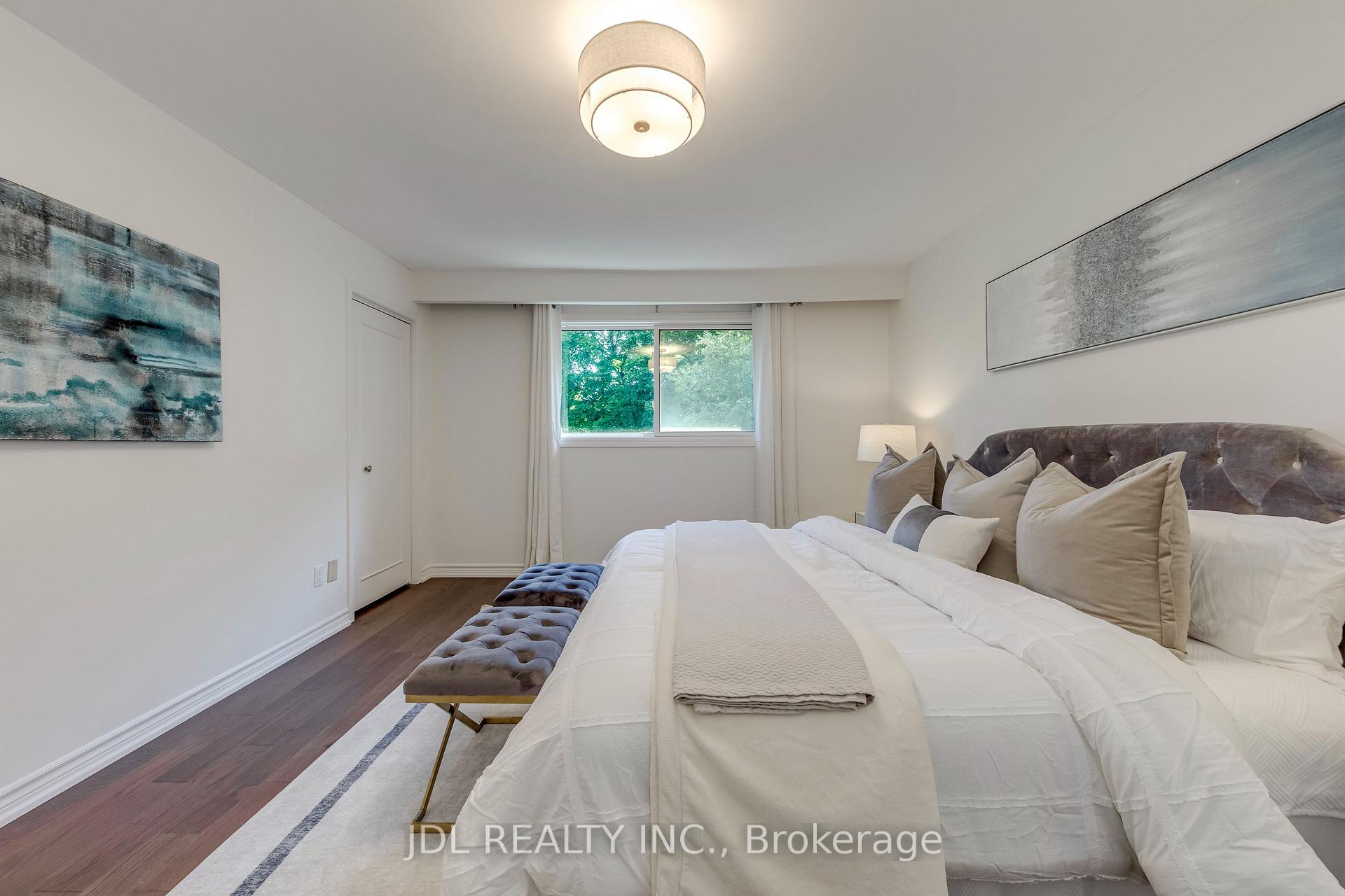 Photo 32 of 323 Warminster Drive S, Oakville, West — HOMEH