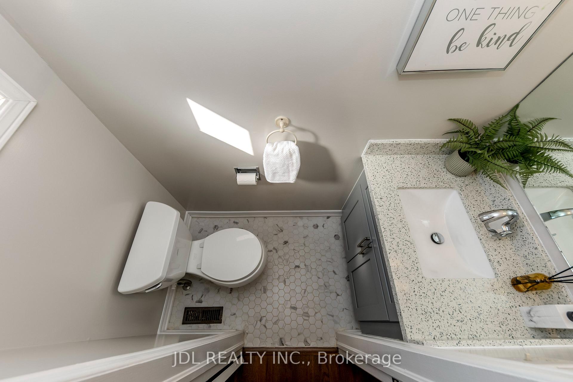 Photo 33 of 323 Warminster Drive S, Oakville, West — HOMEH