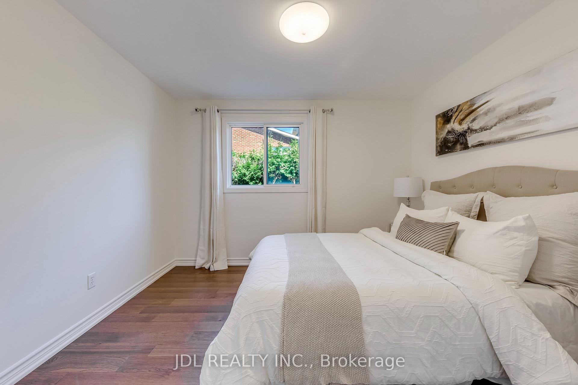 Photo 37 of 323 Warminster Drive S, Oakville, West — HOMEH