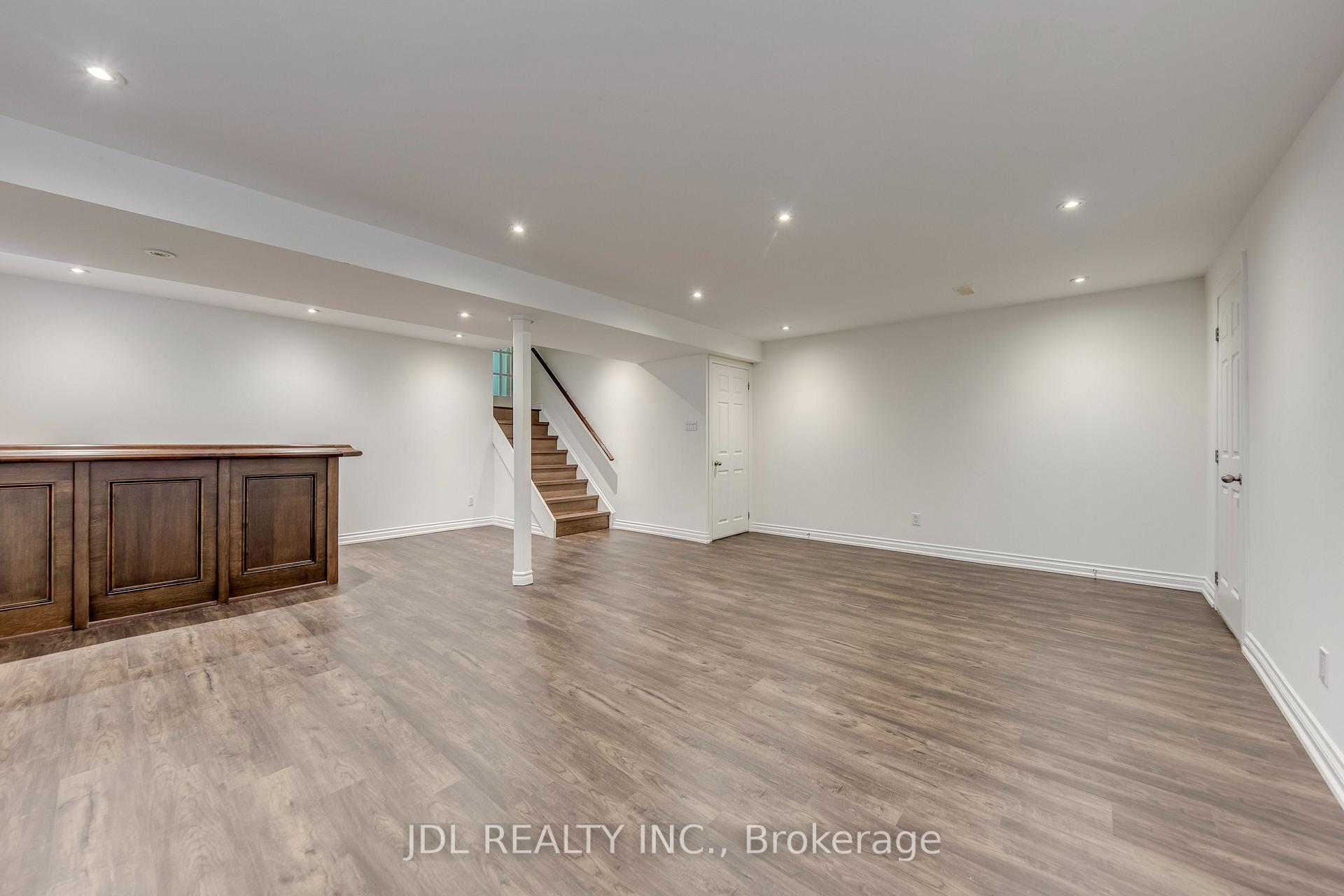 Photo 43 of 323 Warminster Drive S, Oakville, West — HOMEH