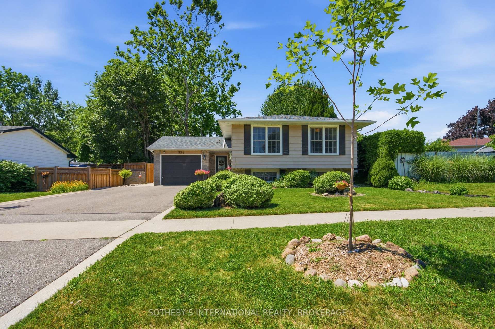 Photo 2 of 554 Chamberlain Road, Burlington, Appleby — HOMEH