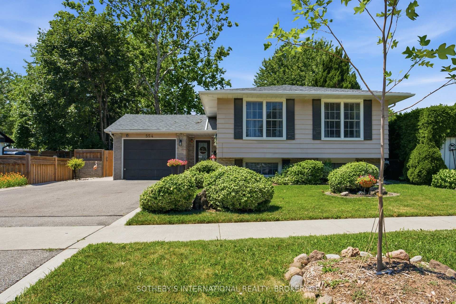 Photo 3 of 554 Chamberlain Road, Burlington, Appleby — HOMEH