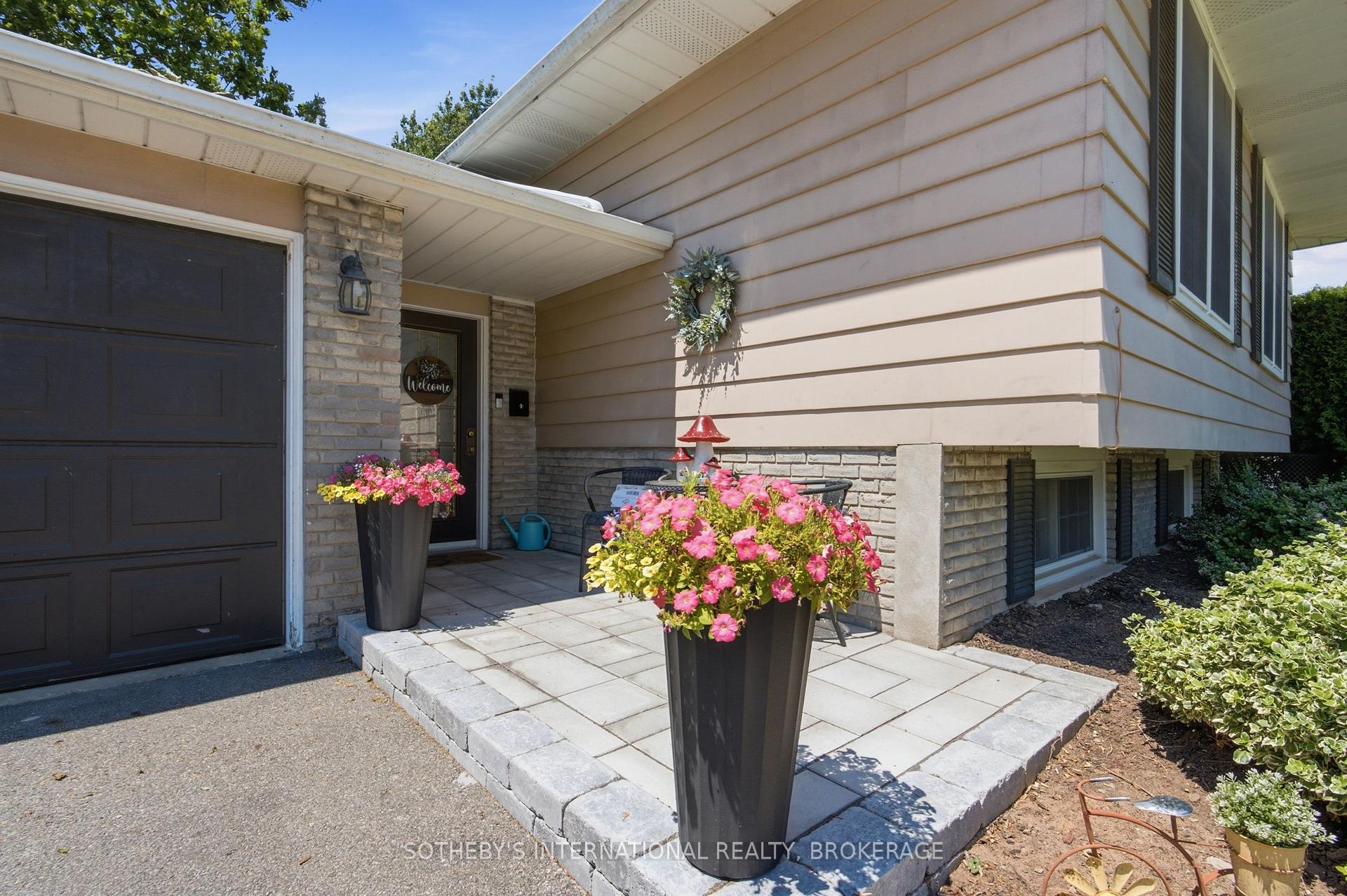 Photo 4 of 554 Chamberlain Road, Burlington, Appleby — HOMEH