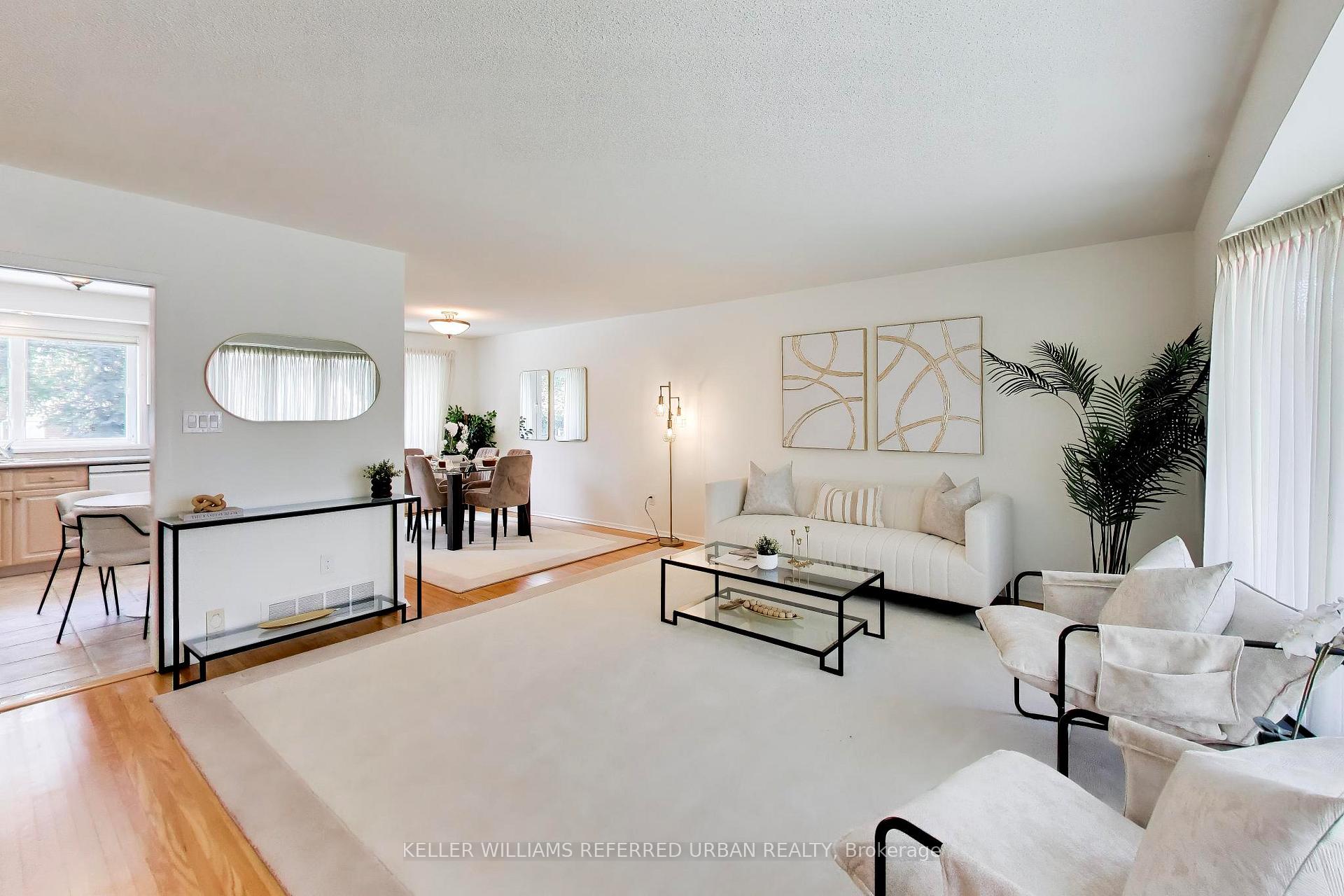 Photo 3 of 22 Crossbow Crescent, North York, Pleasant View — HOMEH