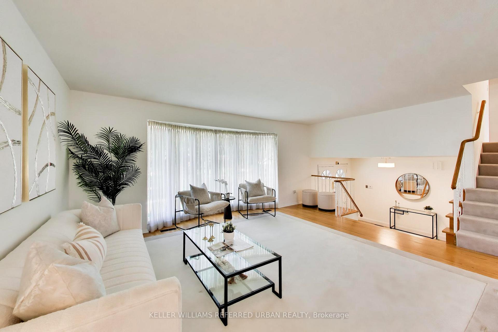 Photo 4 of 22 Crossbow Crescent, North York, Pleasant View — HOMEH