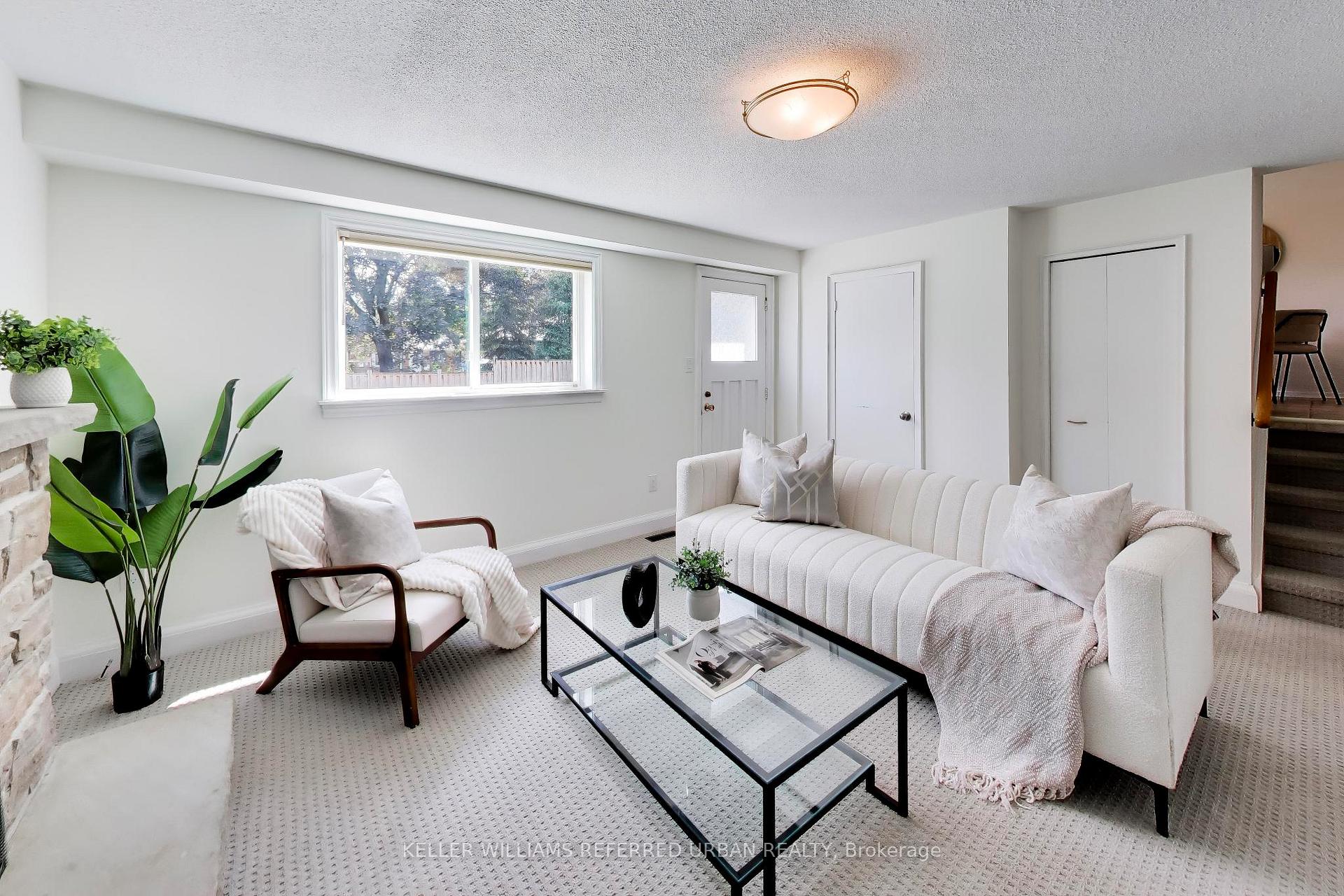 Photo 11 of 22 Crossbow Crescent, North York, Pleasant View — HOMEH