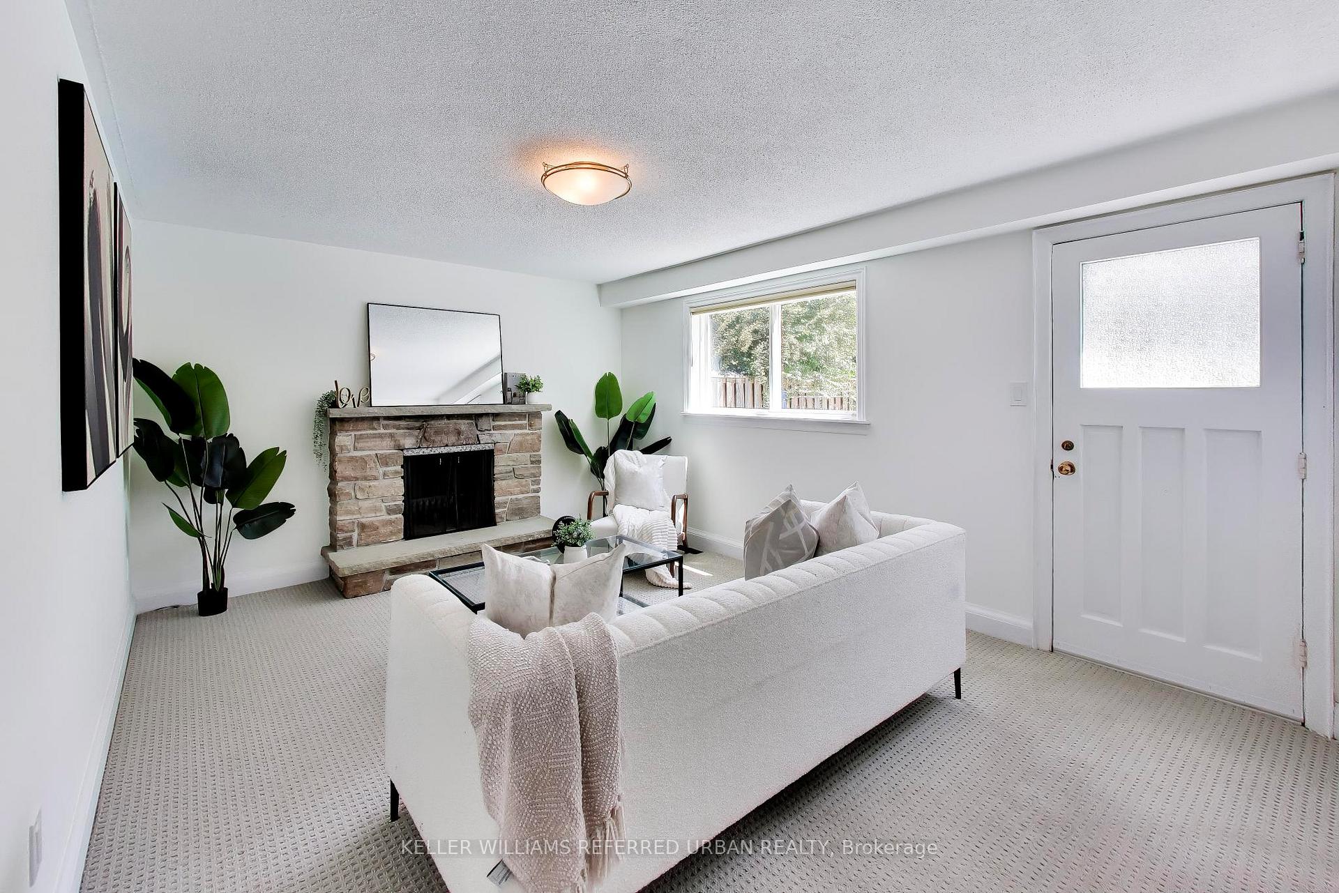 Photo 13 of 22 Crossbow Crescent, North York, Pleasant View — HOMEH