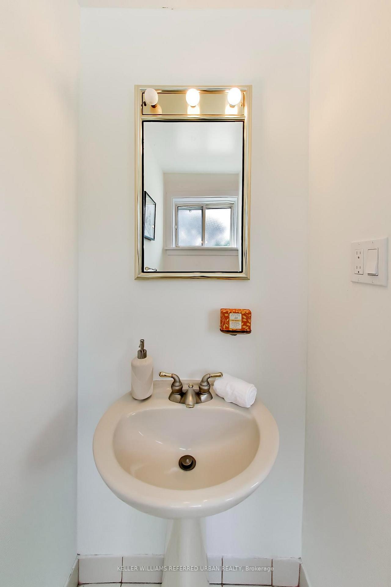 Photo 14 of 22 Crossbow Crescent, North York, Pleasant View — HOMEH