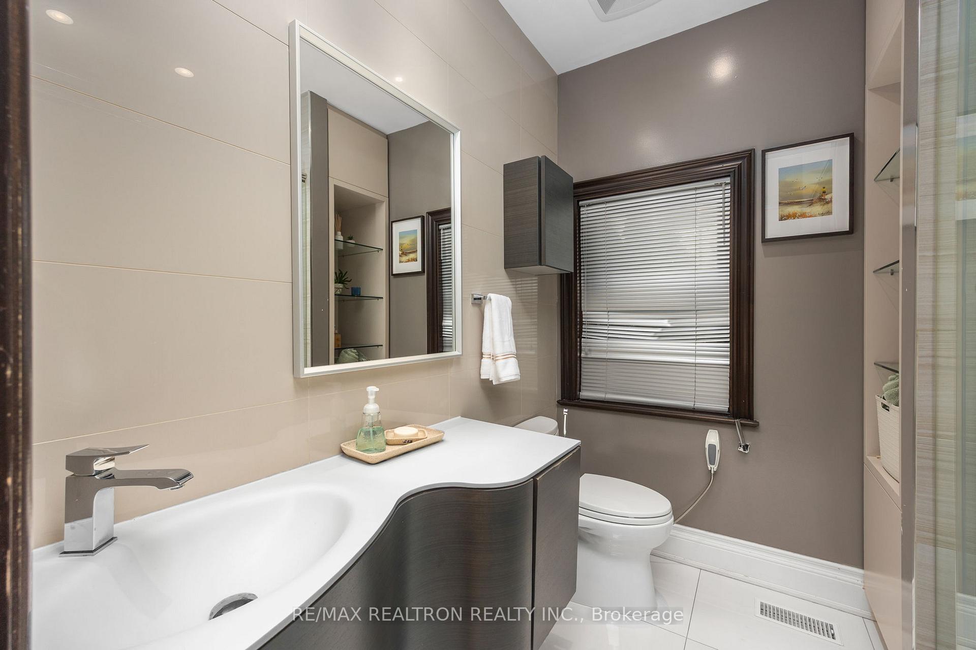 Photo 18 of 80 Forest Grove Drive, North York, Bayview Village — HOMEH